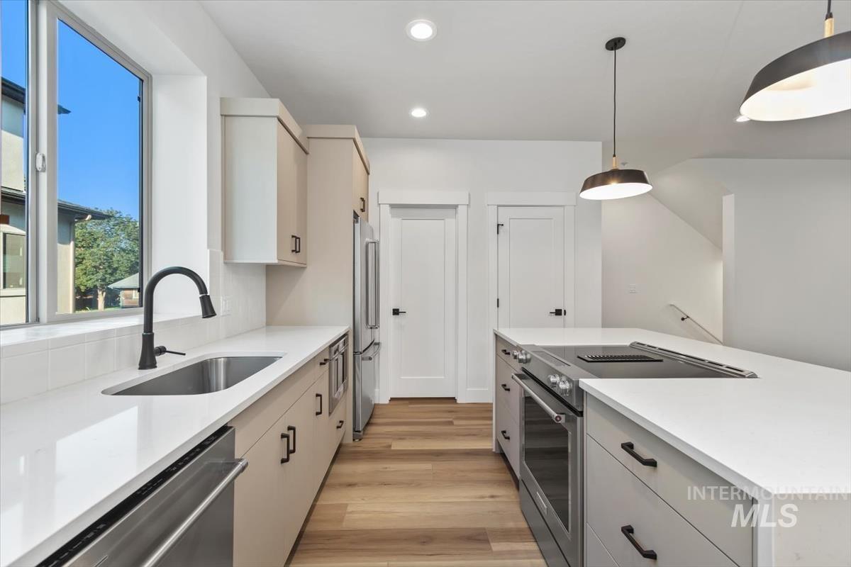 1735 S Rock View Ln, Boise, Idaho 83705, 3 Bedrooms, 3.5 Bathrooms, Residential For Sale, Price $496,880,MLS 98968211