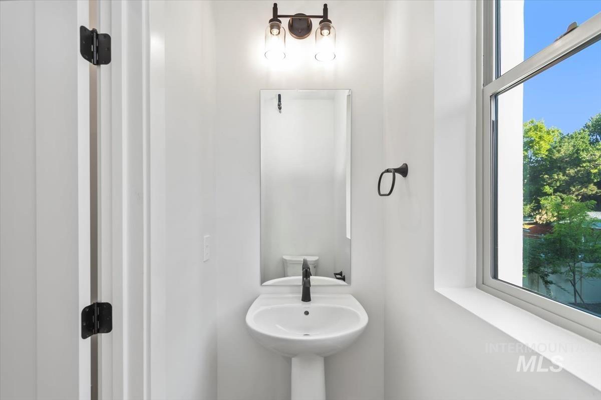 1735 S Rock View Ln, Boise, Idaho 83705, 3 Bedrooms, 3.5 Bathrooms, Residential For Sale, Price $496,880,MLS 98968211