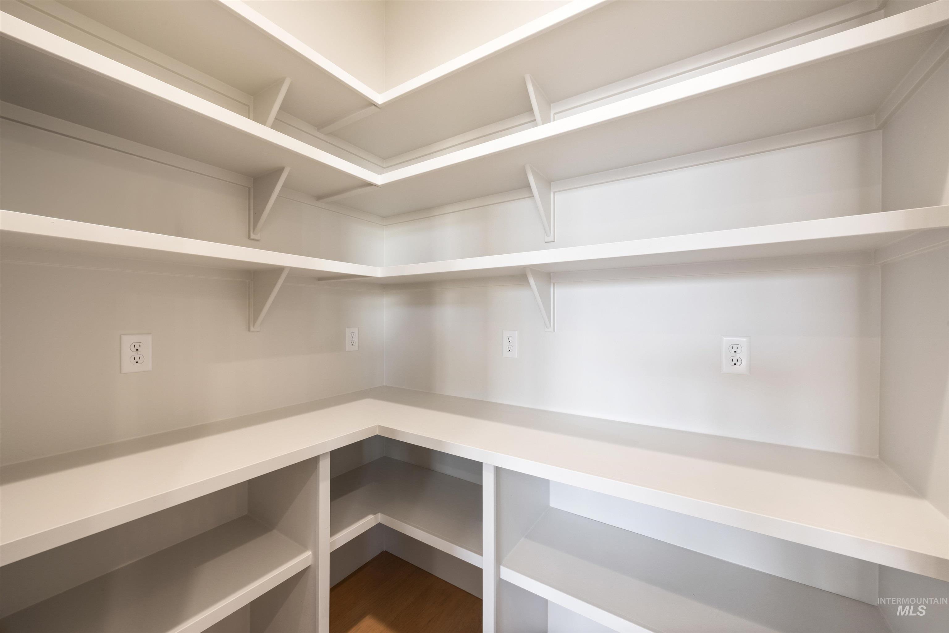 1090 E Crescendo St, Meridian, Idaho 83642, 4 Bedrooms, 3.5 Bathrooms, Residential For Sale, Price $924,777,MLS 98968213