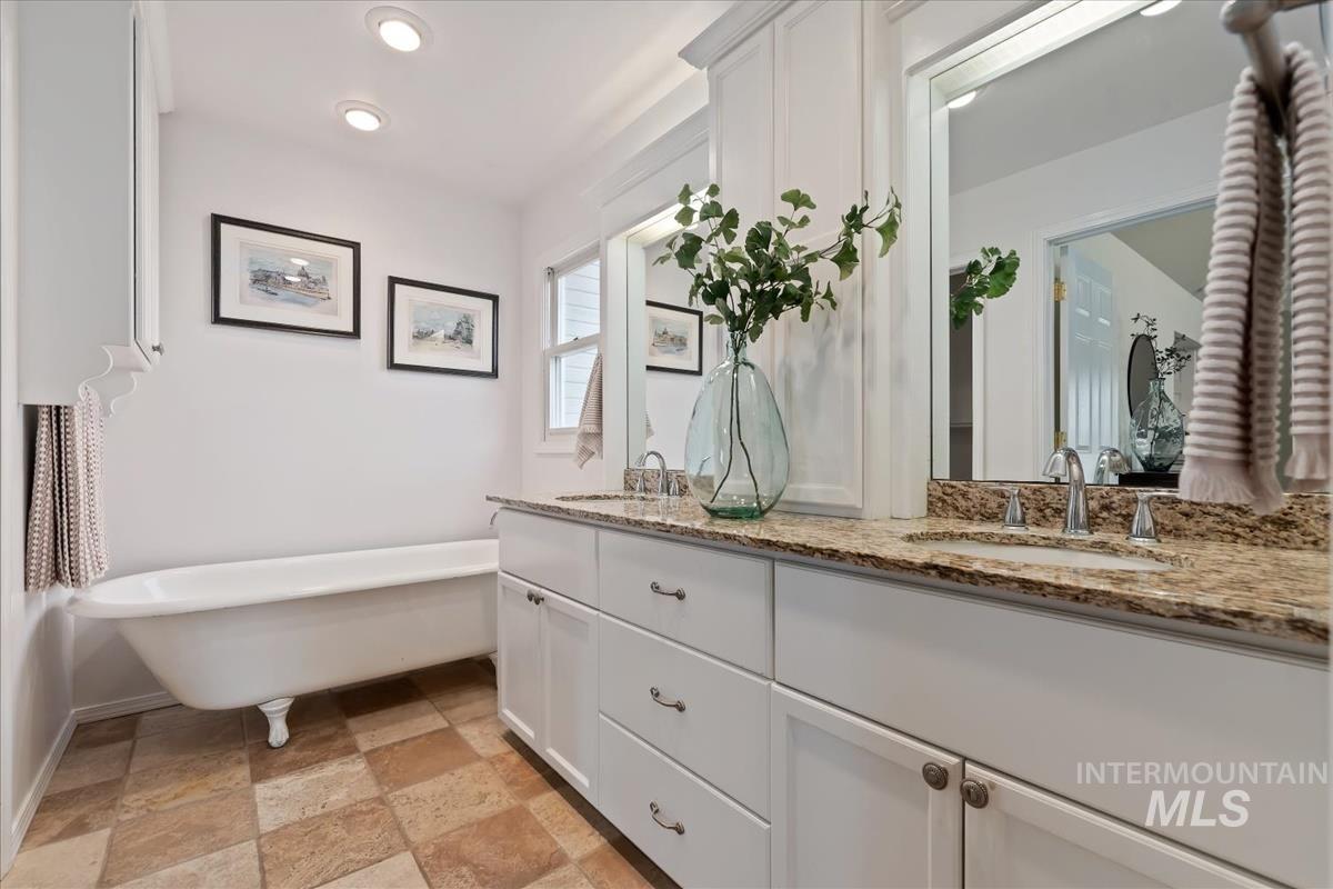 7790 Ustick, Nampa, Idaho 83687, 3 Bedrooms, 2.5 Bathrooms, Residential For Sale, Price $649,900,MLS 98968231