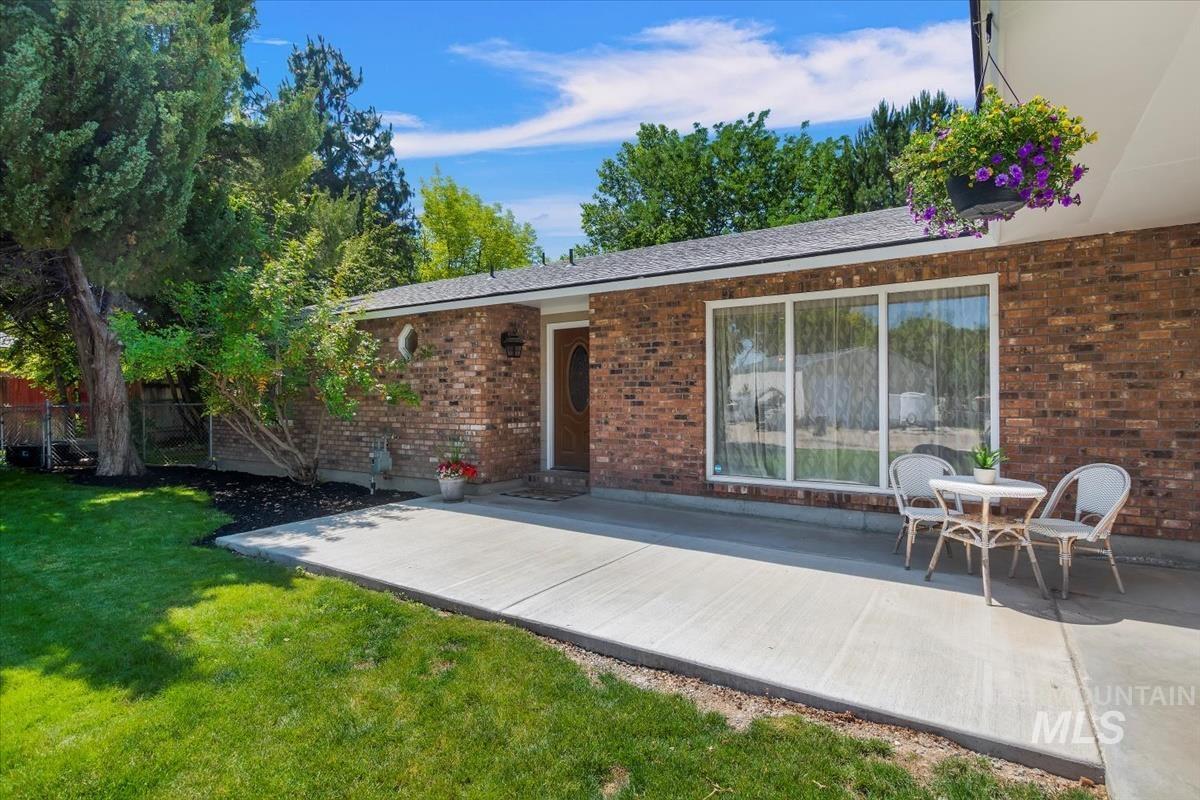 13712 Jarett Street, Caldwell, Idaho 83607, 3 Bedrooms, 2.5 Bathrooms, Residential Income For Sale, Price $524,900,MLS 98968234