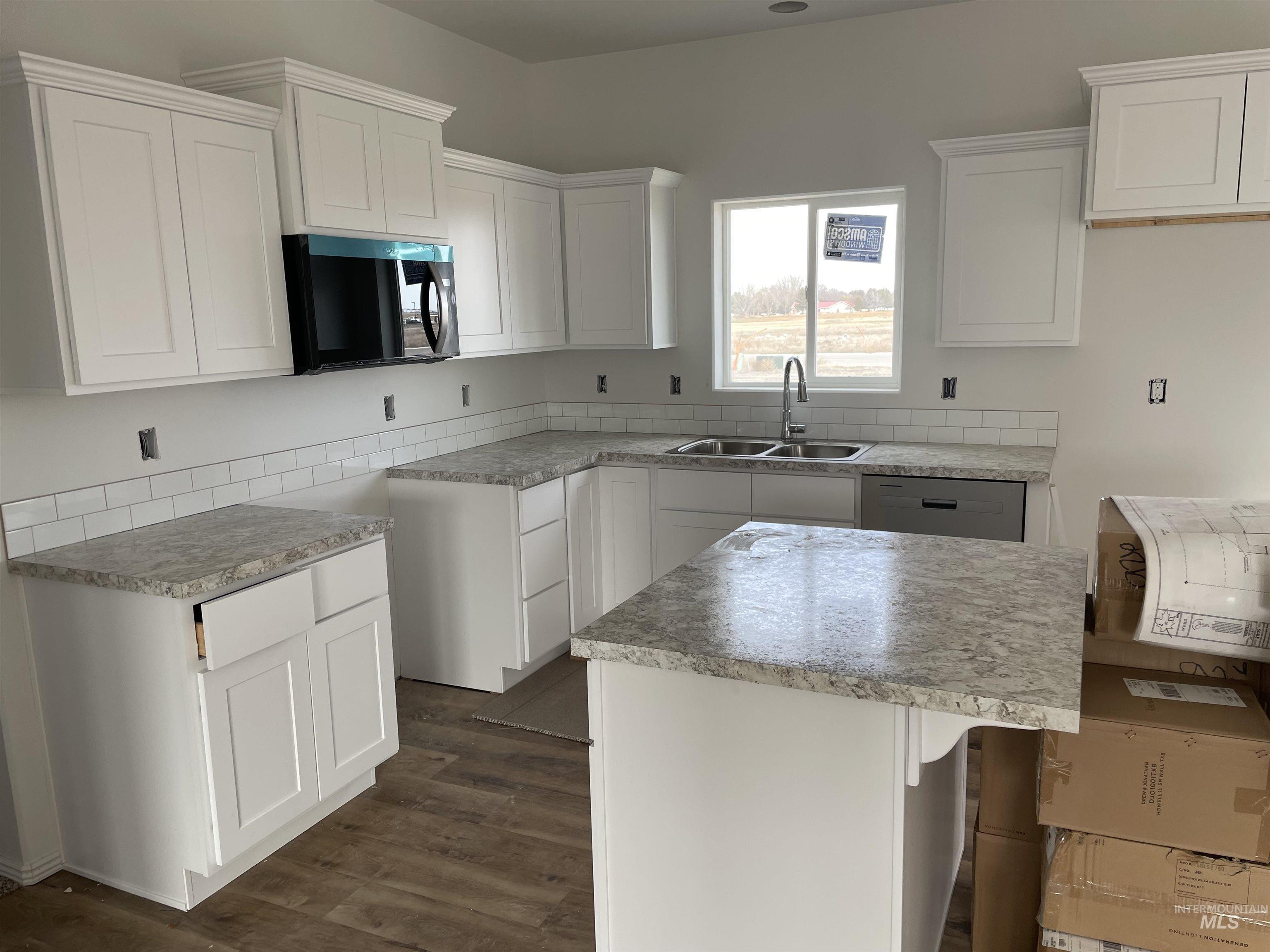 926 Latemar Rd, Jerome, Idaho 83301, 3 Bedrooms, 2 Bathrooms, Residential For Sale, Price $329,900, 98968239