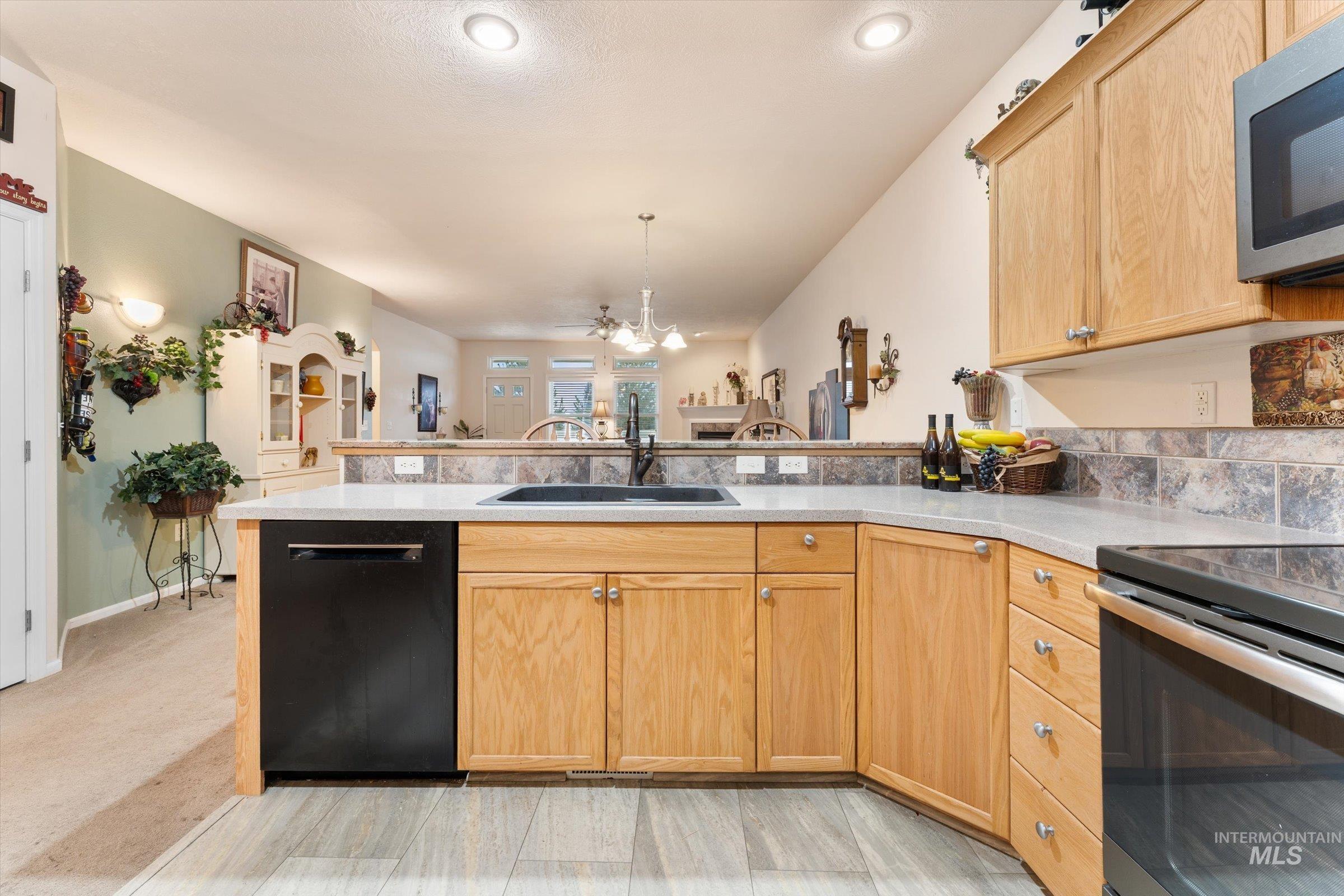 6415 S Zither Pl, Boise, Idaho 83709, 3 Bedrooms, 2 Bathrooms, Residential For Sale, Price $399,990,MLS 98968244