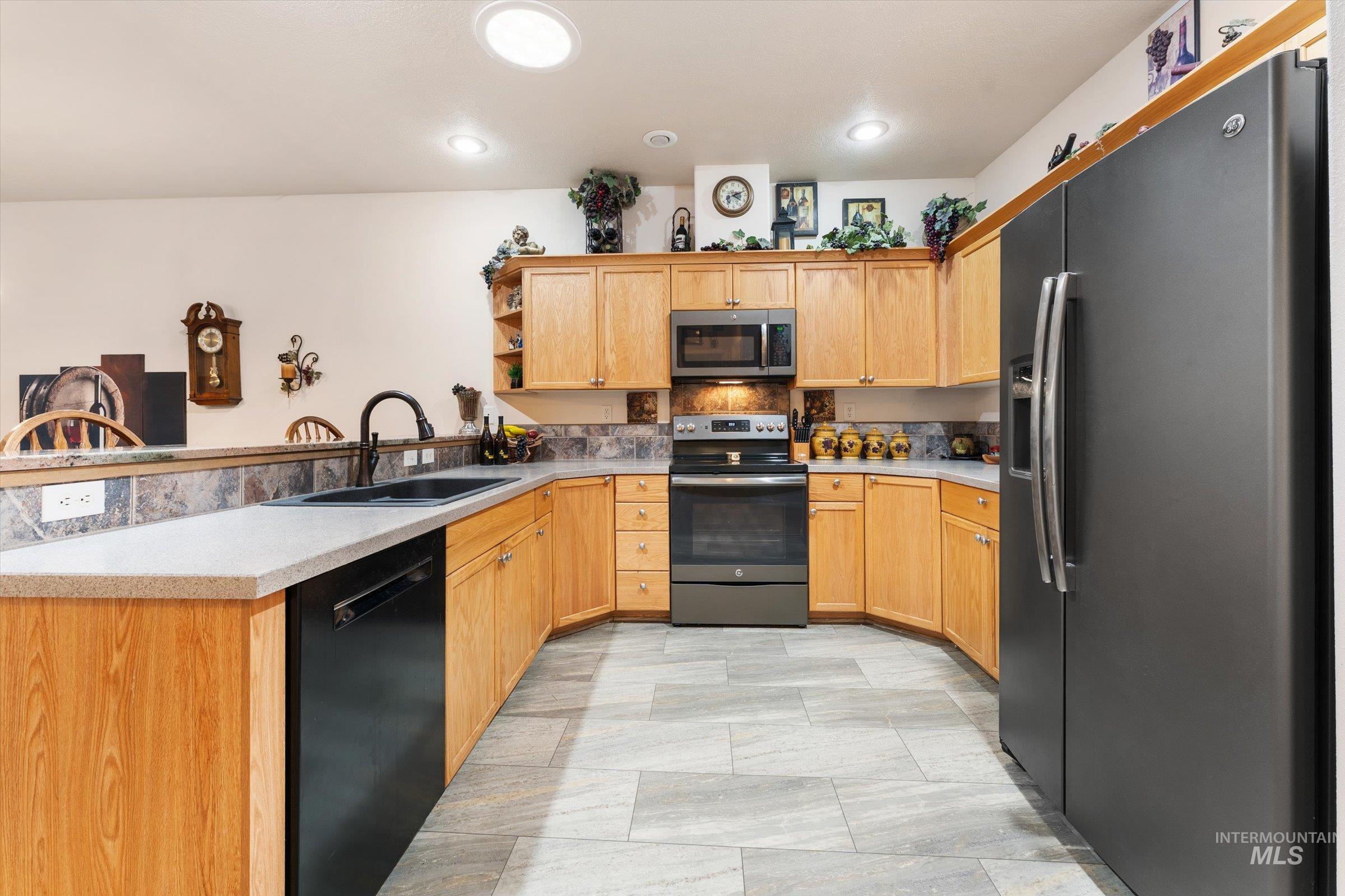 6415 S Zither Pl, Boise, Idaho 83709, 3 Bedrooms, 2 Bathrooms, Residential For Sale, Price $399,990,MLS 98968244