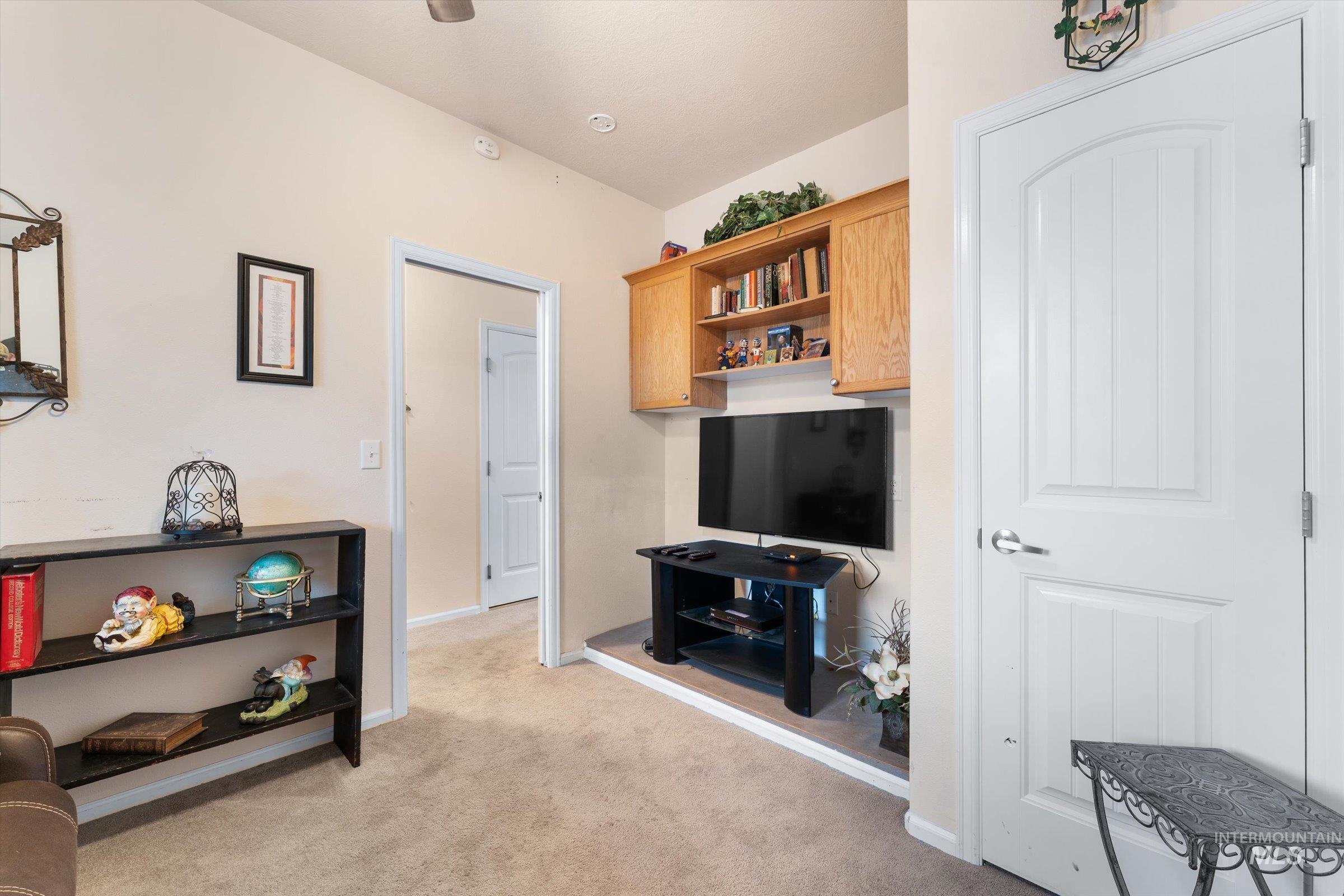 6415 S Zither Pl, Boise, Idaho 83709, 3 Bedrooms, 2 Bathrooms, Residential For Sale, Price $399,990,MLS 98968244