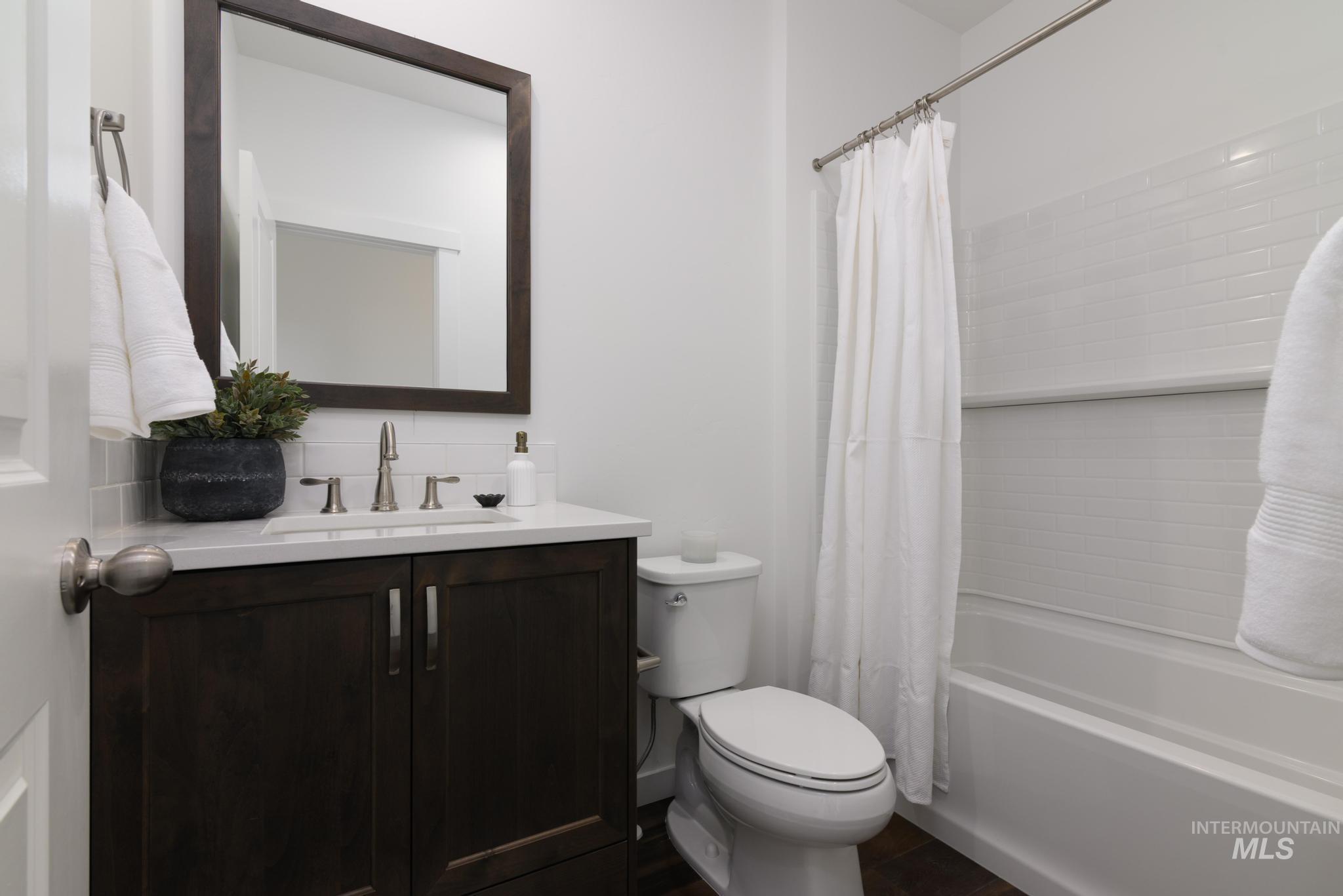 8861 W Tamworth Dr, Star, Idaho 83669, 5 Bedrooms, 4 Bathrooms, Residential For Sale, Price $645,000, 98968251