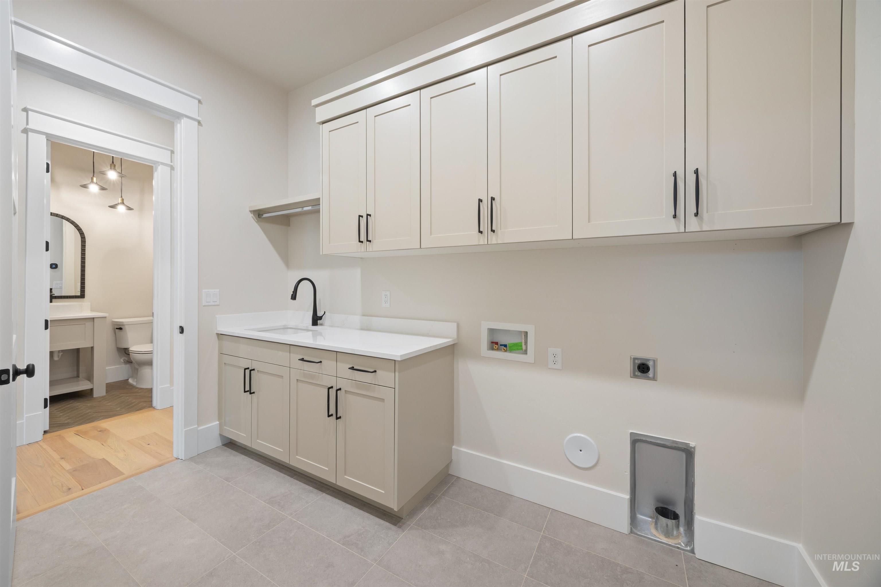 2599 E Cavern Dr, Meridian, Idaho 83642, 4 Bedrooms, 3.5 Bathrooms, Residential For Sale, Price $949,777,MLS 98968256