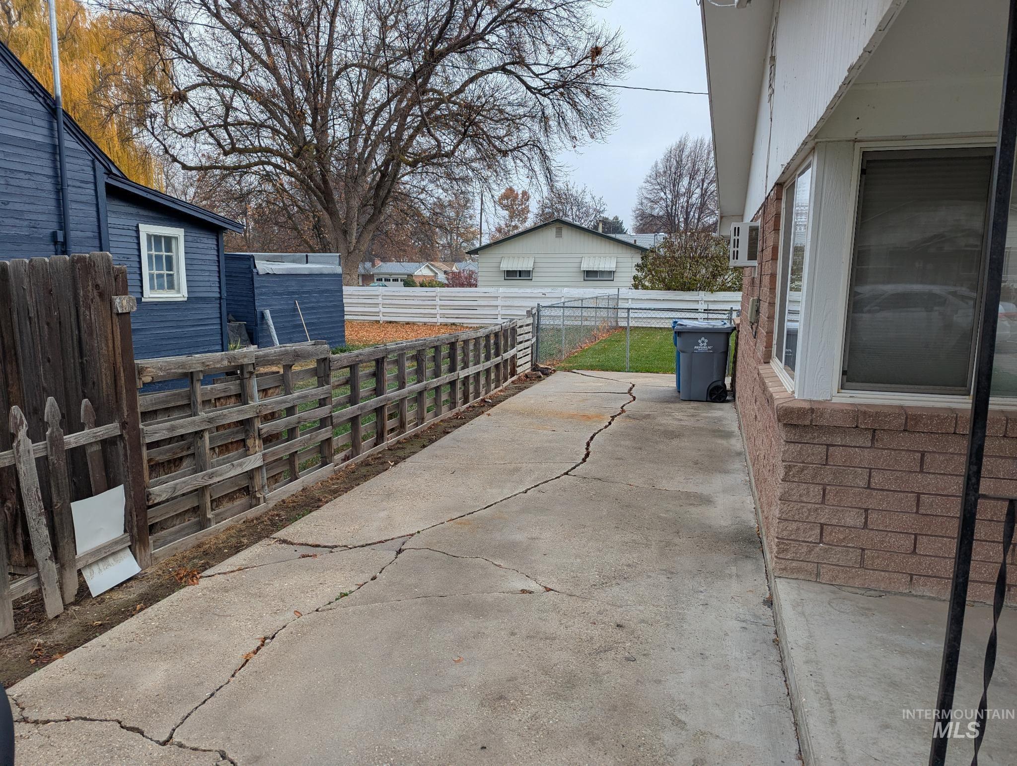 2203/2205 S Montana Ave., Caldwell, Idaho 83605, 2 Bedrooms, 1 Bathroom, Residential Income For Sale, Price $398,888,MLS 98968266