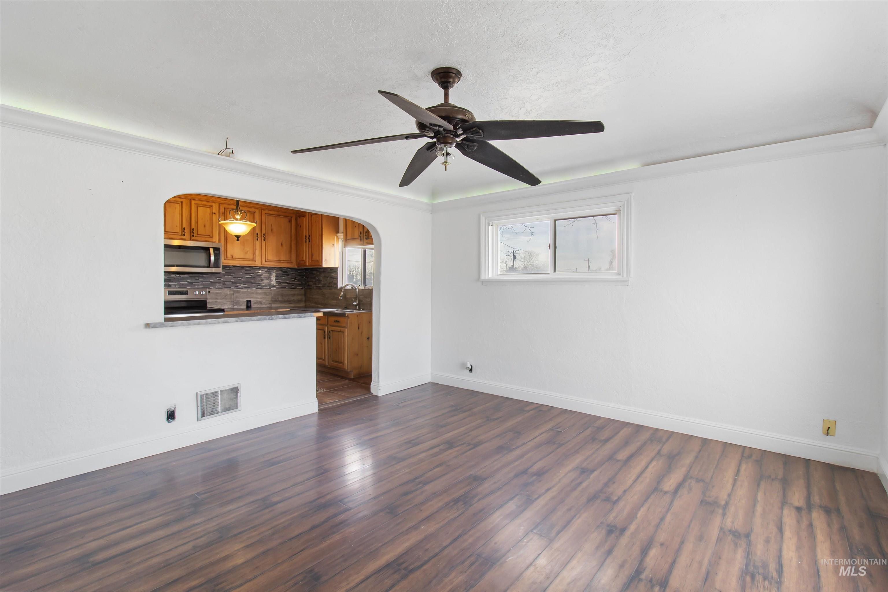 729 N 11th Ave, Buhl, Idaho 83316, 2 Bedrooms, 2 Bathrooms, Residential For Sale, Price $259,000,MLS 98968267