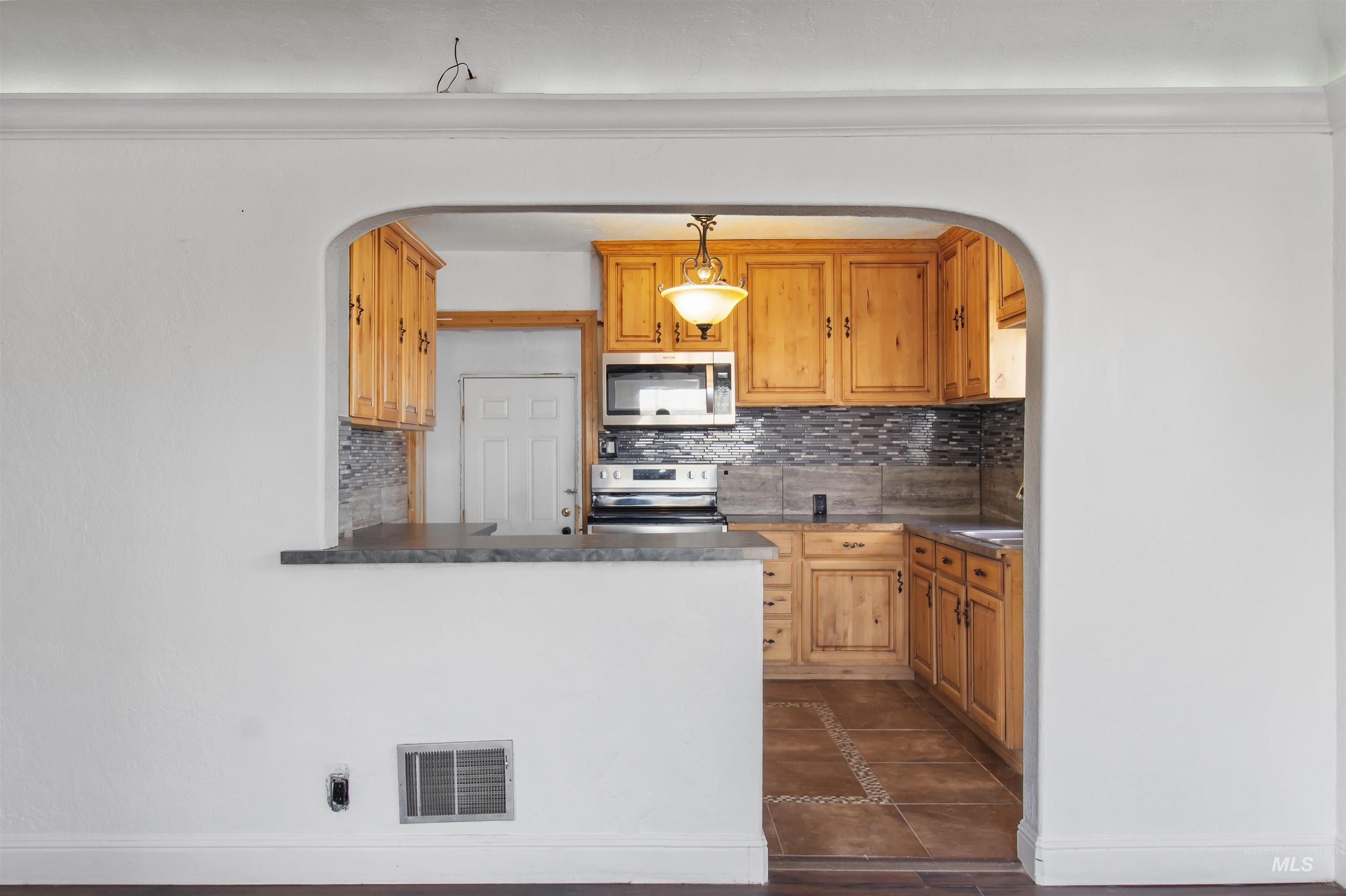 729 N 11th Ave, Buhl, Idaho 83316, 2 Bedrooms, 2 Bathrooms, Residential For Sale, Price $259,000,MLS 98968267