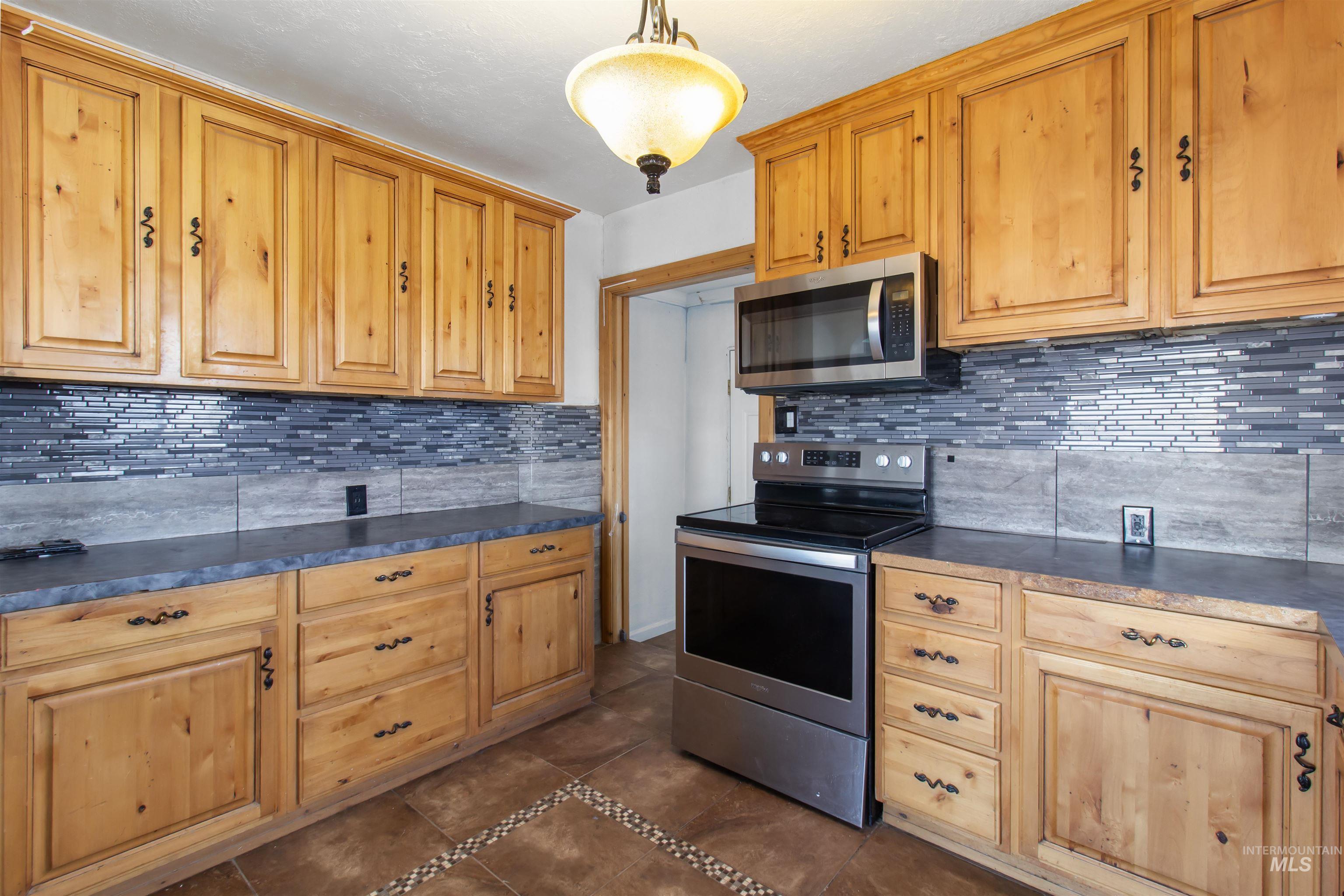 729 N 11th Ave, Buhl, Idaho 83316, 2 Bedrooms, 2 Bathrooms, Residential For Sale, Price $259,000,MLS 98968267