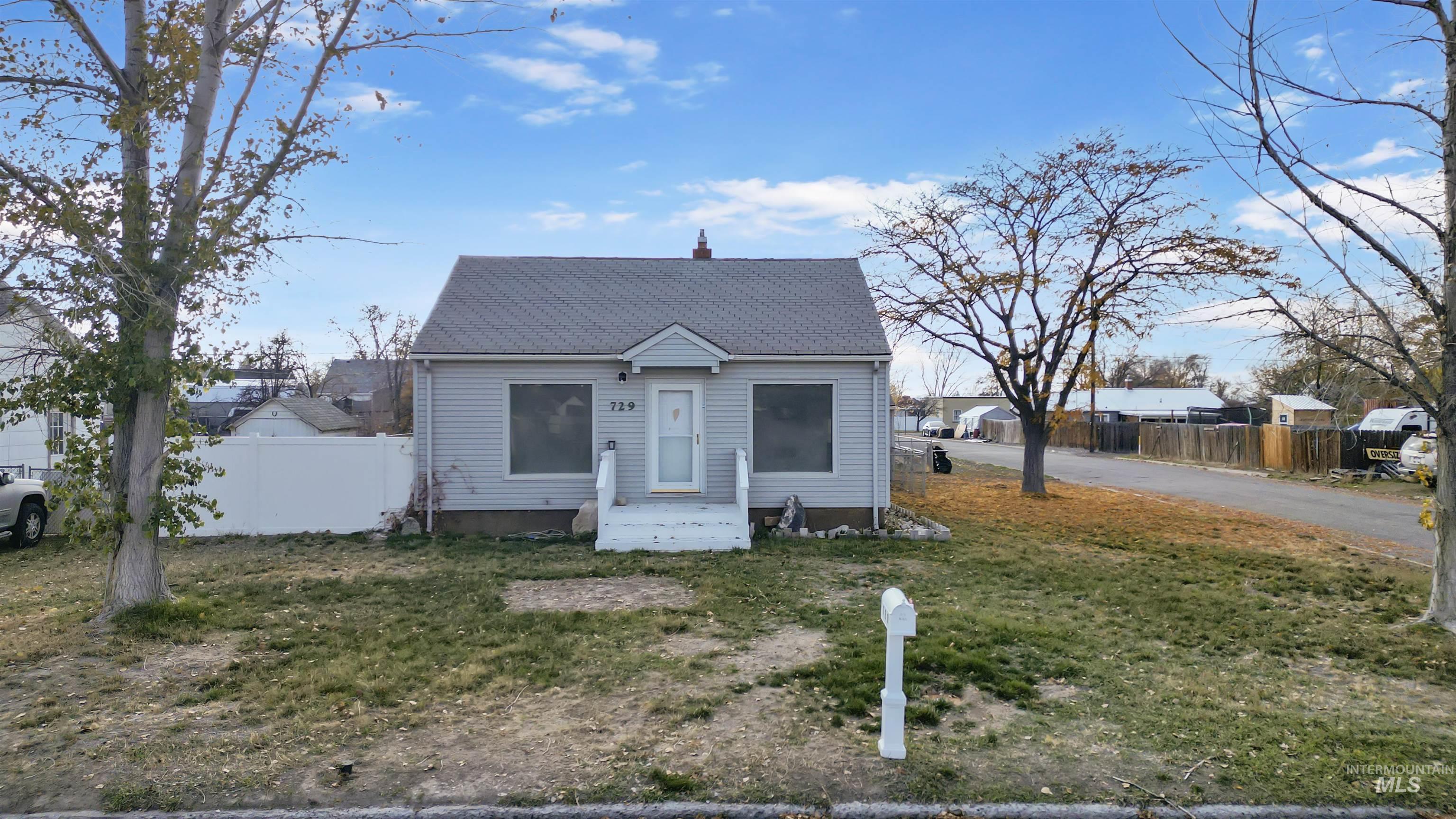 729 N 11th Ave, Buhl, Idaho 83316, 2 Bedrooms, 2 Bathrooms, Residential For Sale, Price $259,000,MLS 98968267