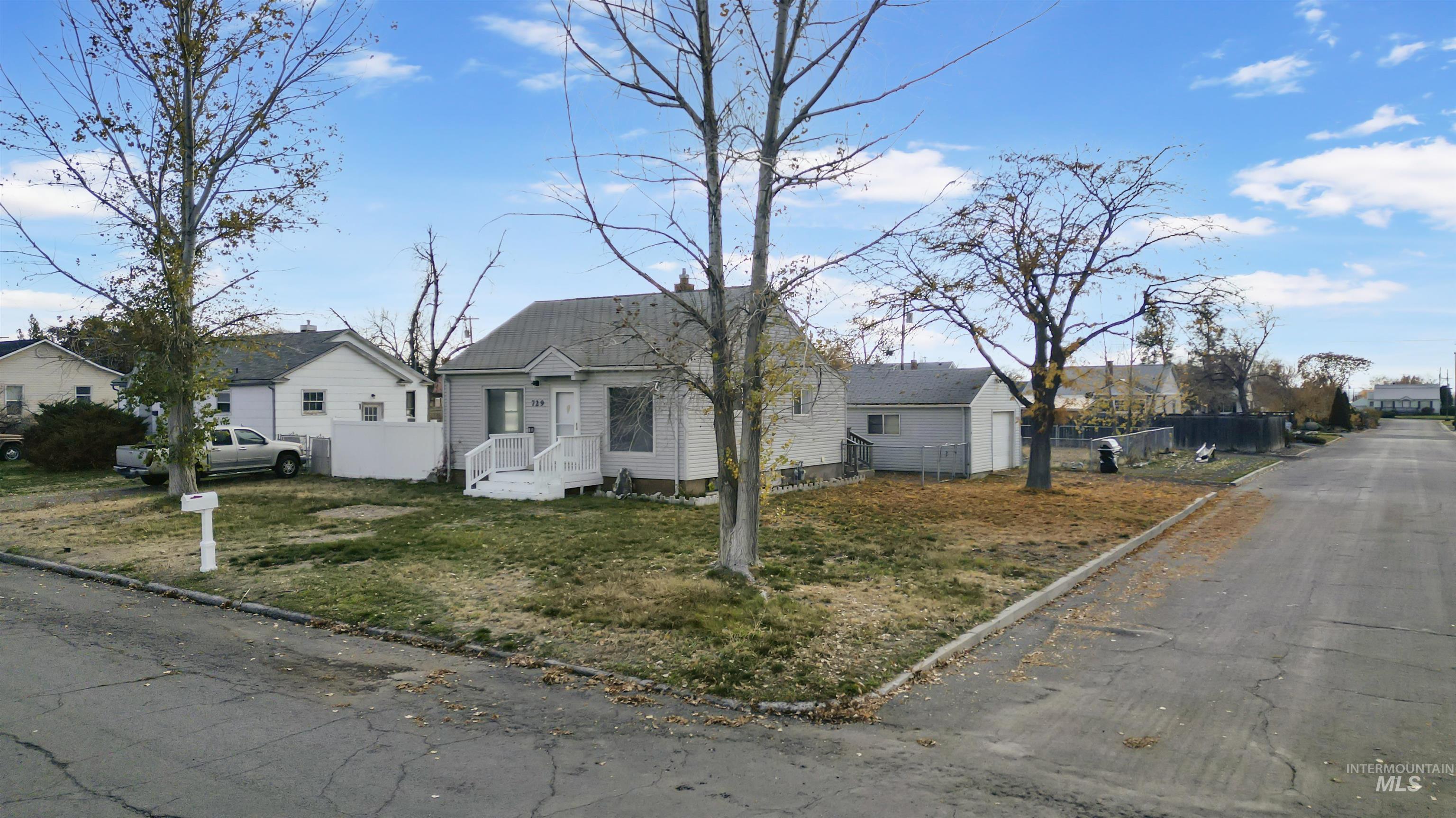 729 N 11th Ave, Buhl, Idaho 83316, 2 Bedrooms, 2 Bathrooms, Residential For Sale, Price $259,000,MLS 98968267