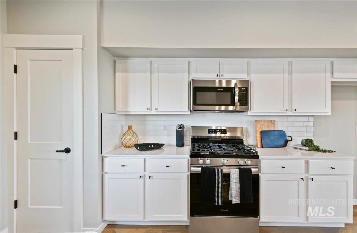 521 N Lucy Lane, Nampa, Idaho 83687, 3 Bedrooms, 2.5 Bathrooms, Residential For Sale, Price $320,000,MLS 98968290