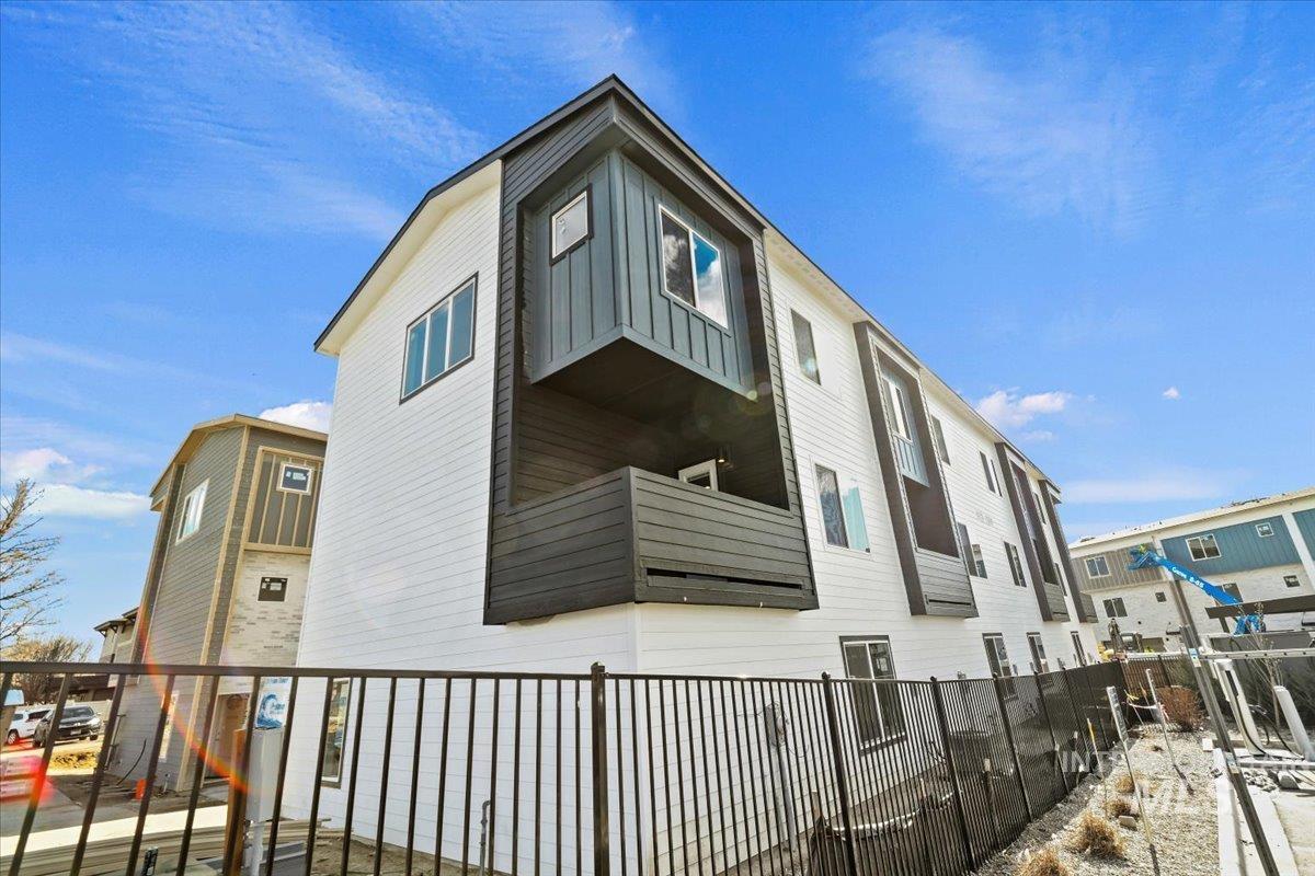 521 N Lucy Lane, Nampa, Idaho 83687, 3 Bedrooms, 2.5 Bathrooms, Residential For Sale, Price $320,000,MLS 98968290