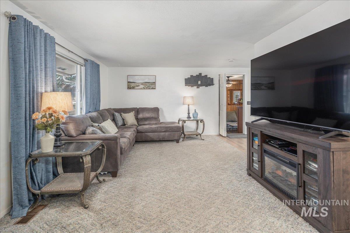 4550 W Bloom St, Boise, Idaho 83703, 4 Bedrooms, 2 Bathrooms, Residential For Sale, Price $470,000,MLS 98968297