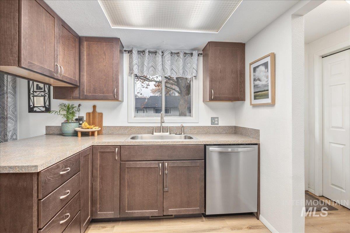 4550 W Bloom St, Boise, Idaho 83703, 4 Bedrooms, 2 Bathrooms, Residential For Sale, Price $470,000,MLS 98968297