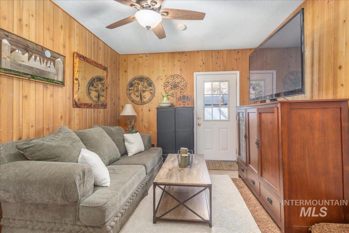 4550 W Bloom St, Boise, Idaho 83703, 4 Bedrooms, 2 Bathrooms, Residential For Sale, Price $470,000,MLS 98968297