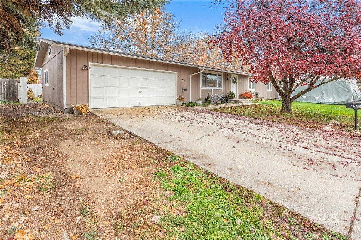 4550 W Bloom St, Boise, Idaho 83703, 4 Bedrooms, 2 Bathrooms, Residential For Sale, Price $470,000,MLS 98968297