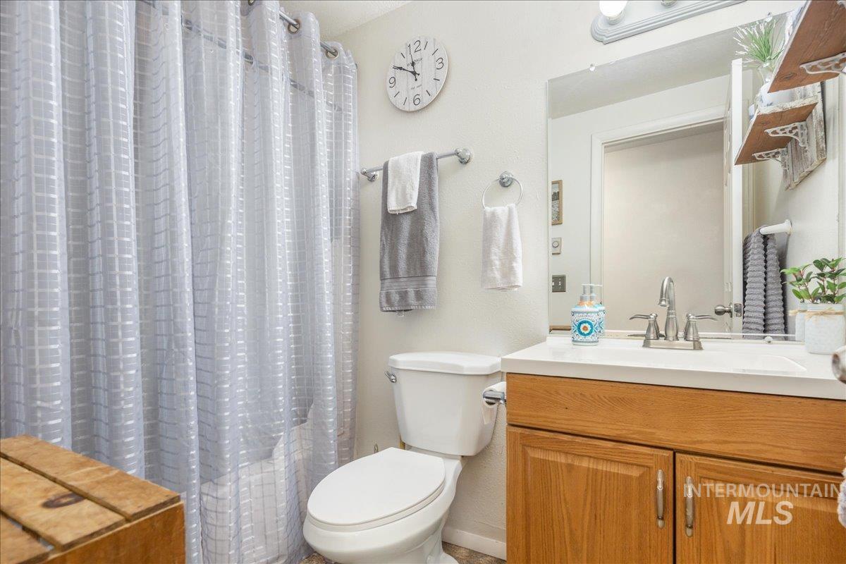 4550 W Bloom St, Boise, Idaho 83703, 4 Bedrooms, 2 Bathrooms, Residential For Sale, Price $470,000,MLS 98968297