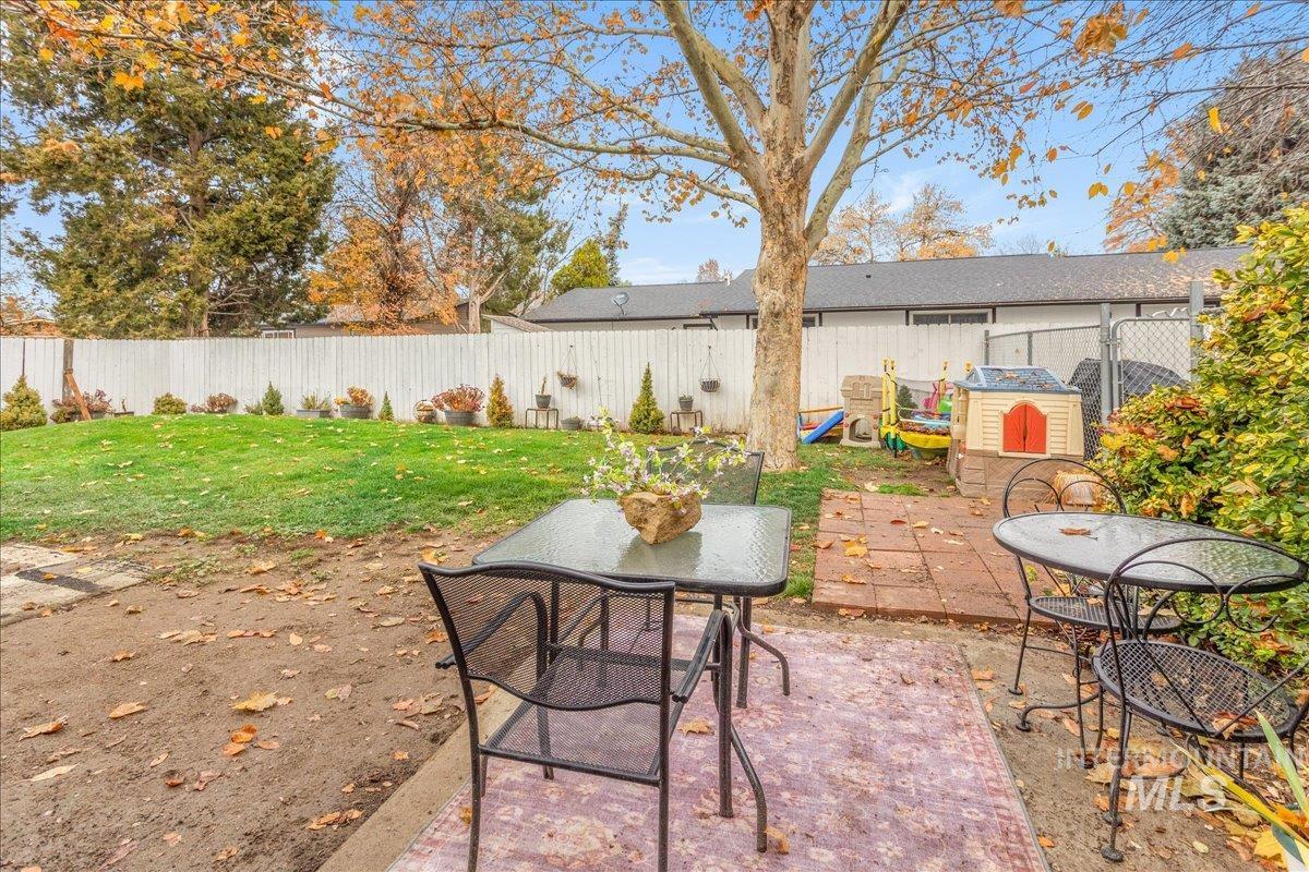 4550 W Bloom St, Boise, Idaho 83703, 4 Bedrooms, 2 Bathrooms, Residential For Sale, Price $470,000,MLS 98968297