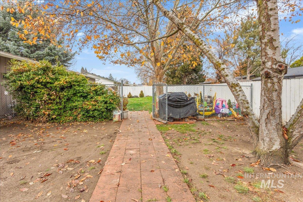 4550 W Bloom St, Boise, Idaho 83703, 4 Bedrooms, 2 Bathrooms, Residential For Sale, Price $470,000,MLS 98968297