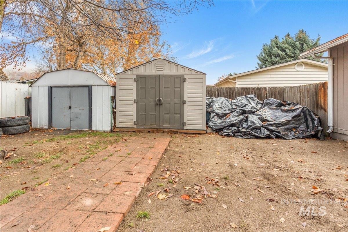 4550 W Bloom St, Boise, Idaho 83703, 4 Bedrooms, 2 Bathrooms, Residential For Sale, Price $470,000,MLS 98968297