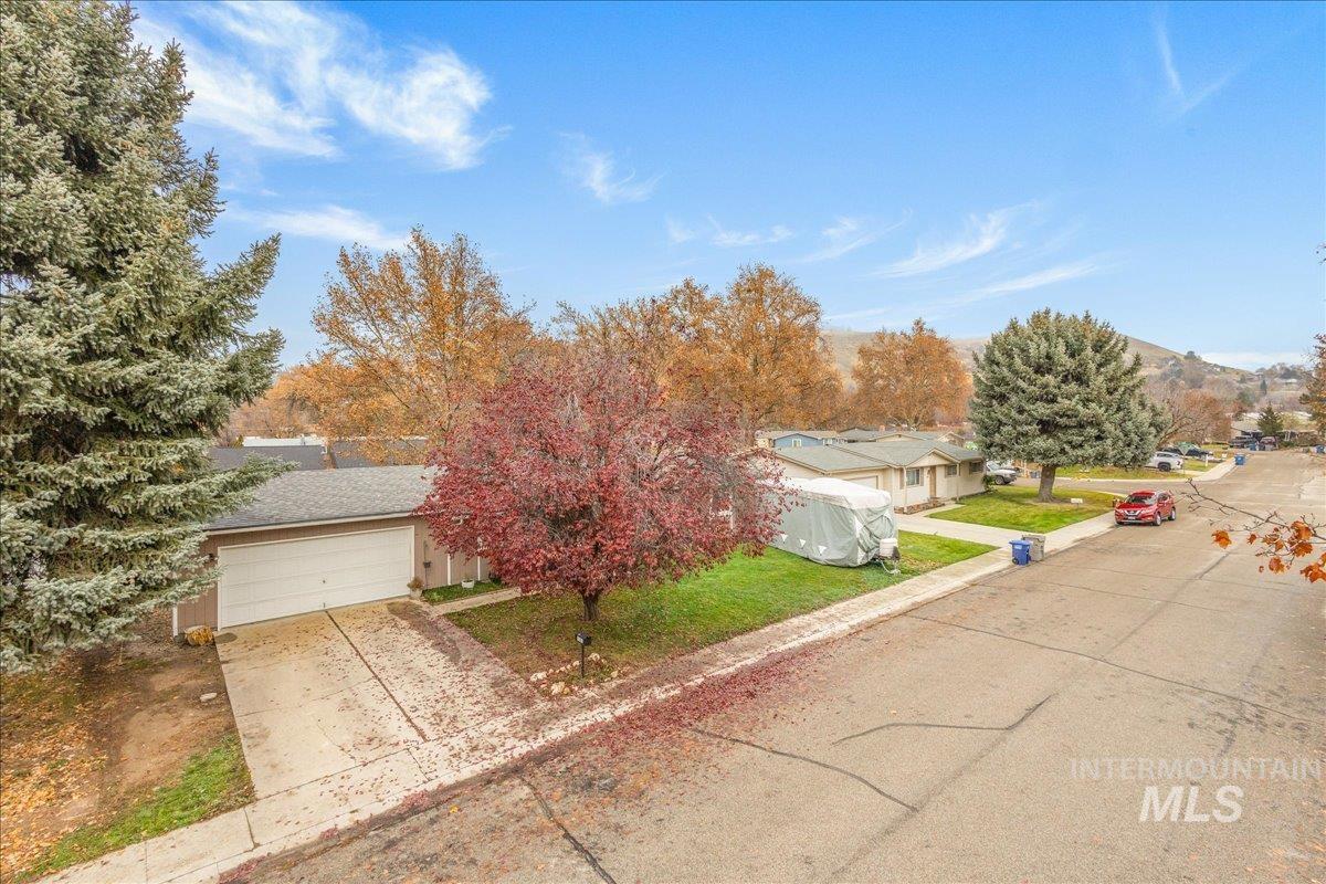 4550 W Bloom St, Boise, Idaho 83703, 4 Bedrooms, 2 Bathrooms, Residential For Sale, Price $470,000,MLS 98968297
