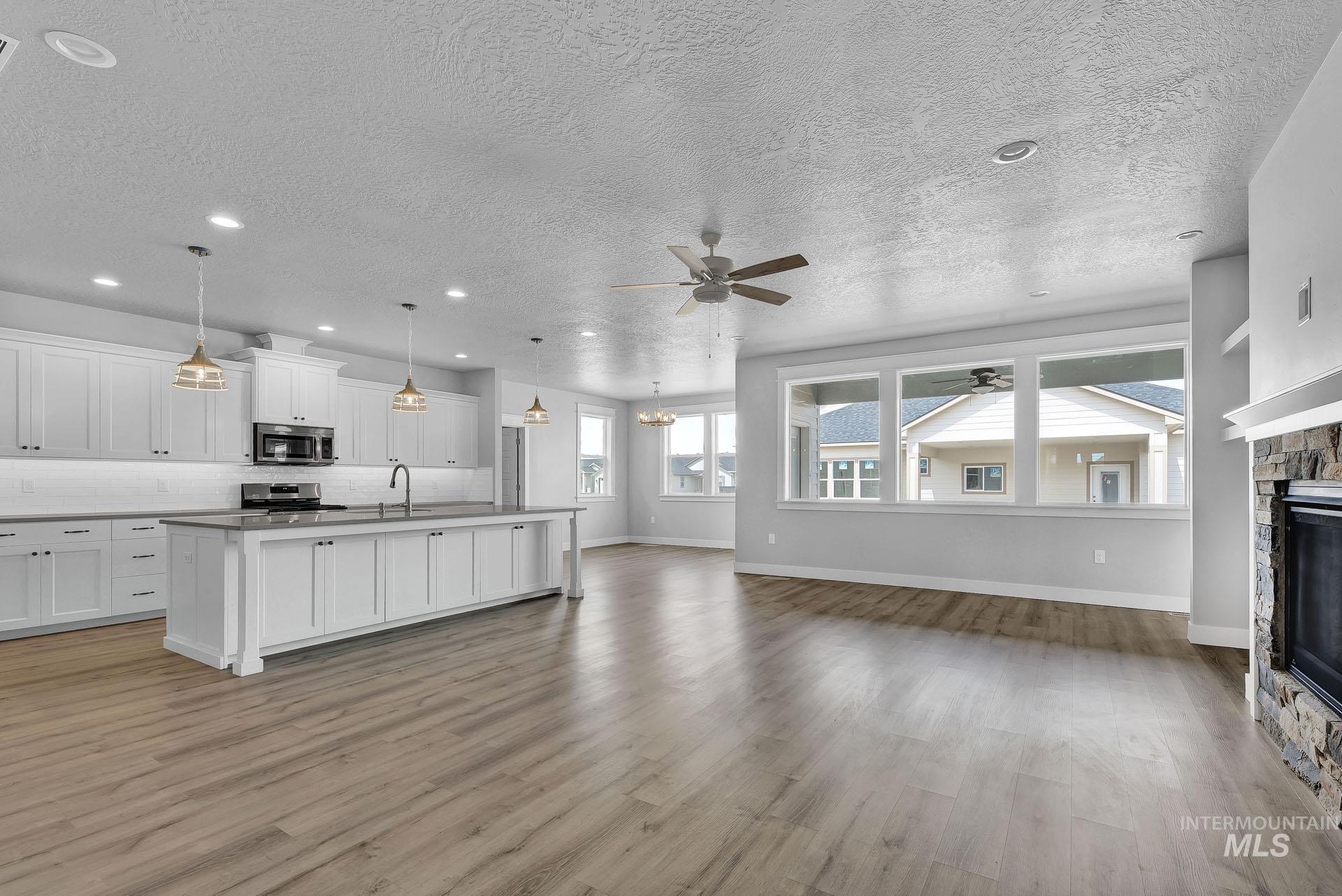 1183 W Recess Way, Kuna, Idaho 83634, 4 Bedrooms, 2.5 Bathrooms, Residential For Sale, Price $615,000,MLS 98968311