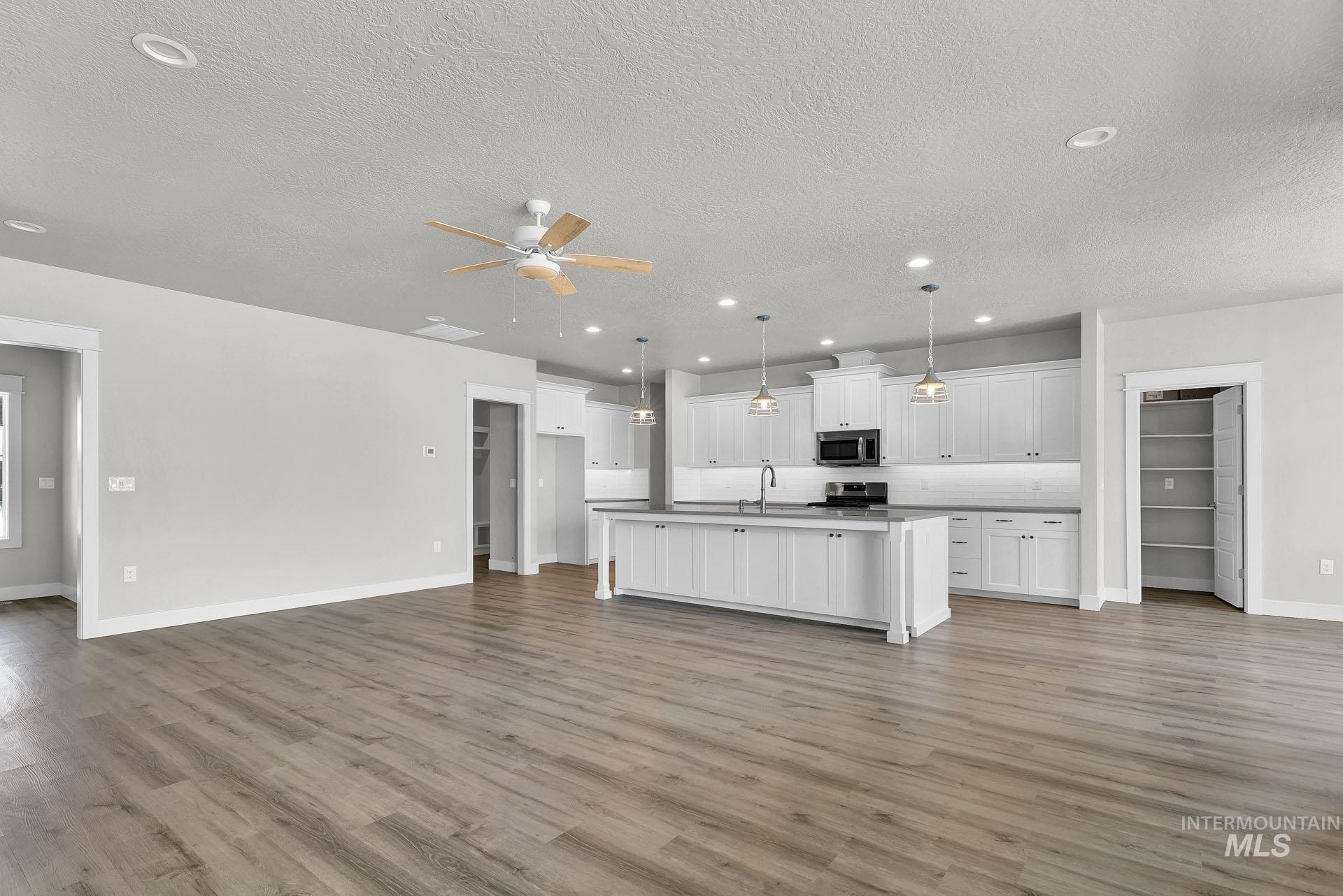1183 W Recess Way, Kuna, Idaho 83634, 4 Bedrooms, 2.5 Bathrooms, Residential For Sale, Price $615,000,MLS 98968311