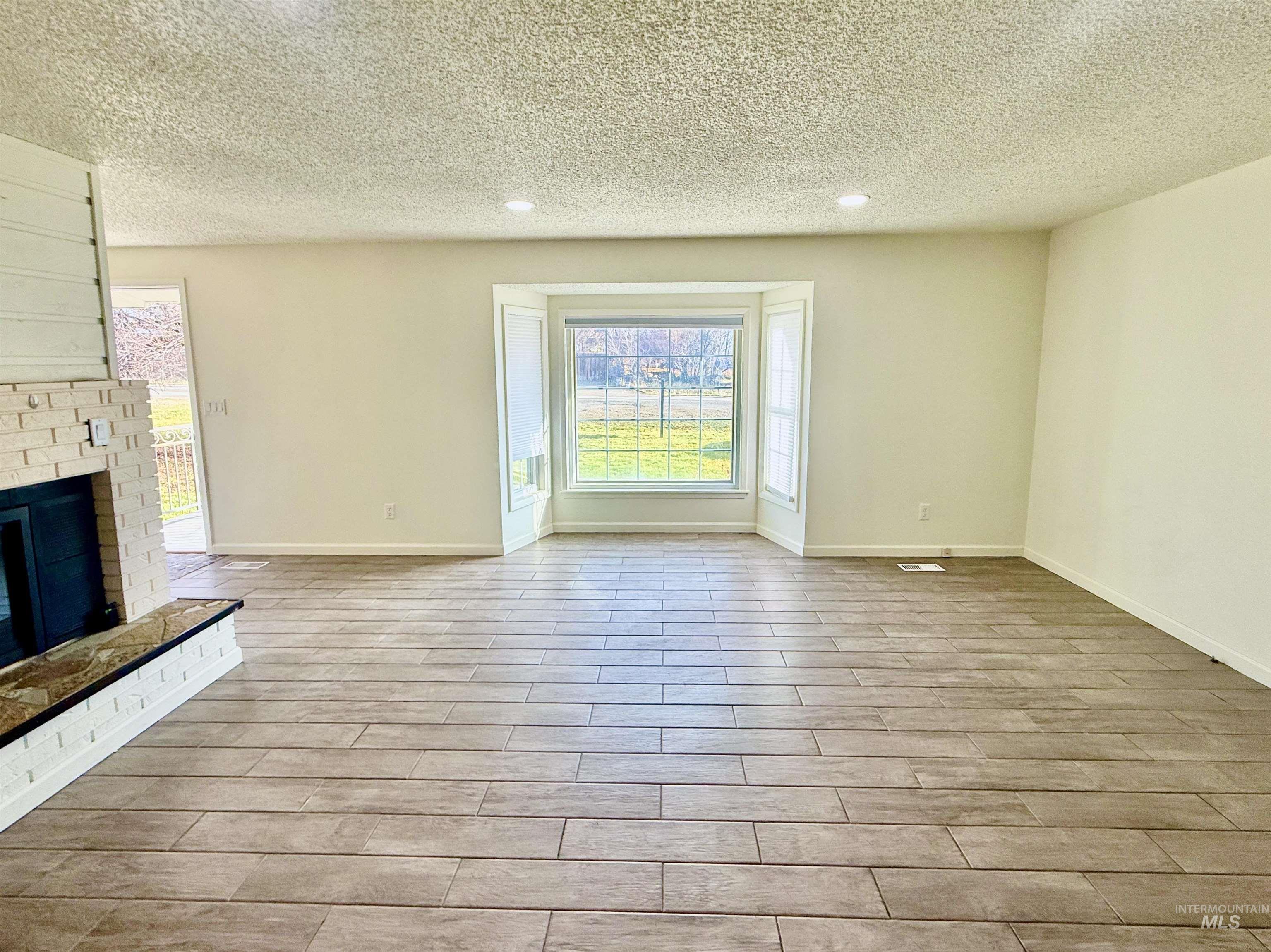 2595 N 3rd E, Mountain Home, Idaho 83647, 3 Bedrooms, 2 Bathrooms, Residential For Sale, Price $365,000, 98968312