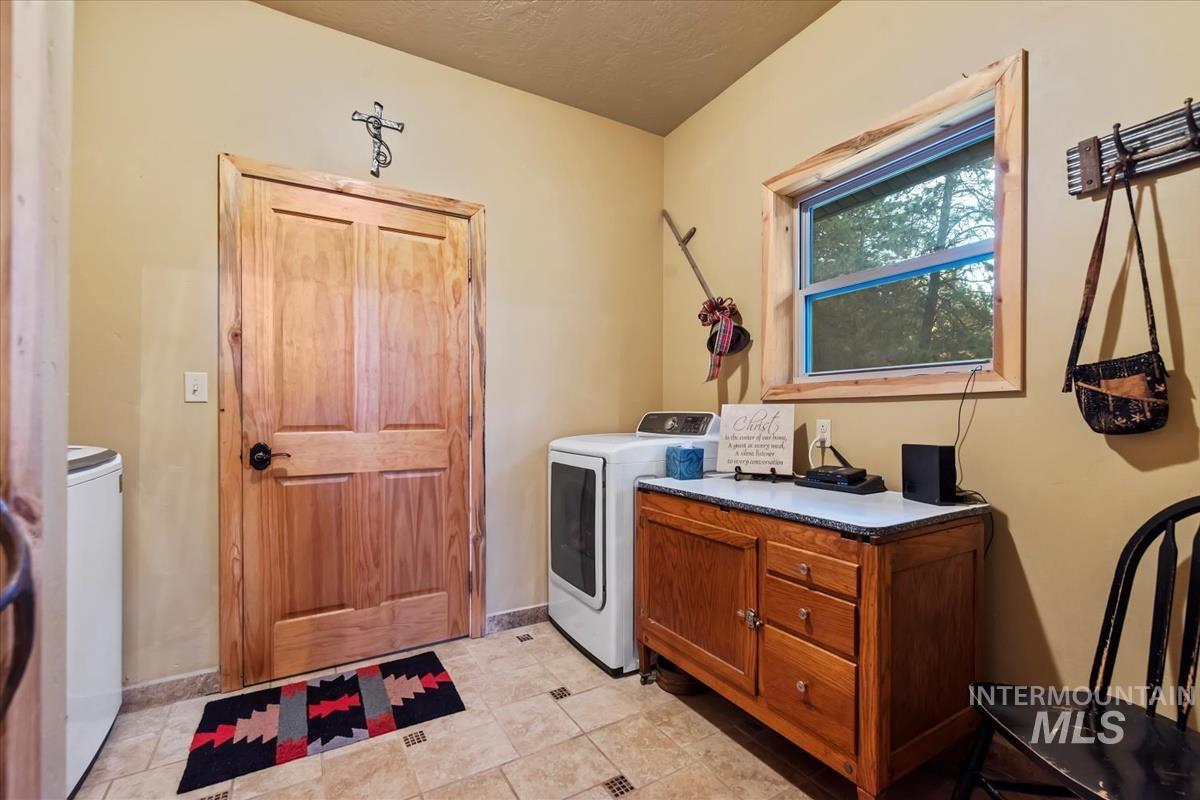 182 Southfork Rd, Garden Valley, Idaho 83622, 5 Bedrooms, 3 Bathrooms, Residential For Sale, Price $1,400,000,MLS 98968313