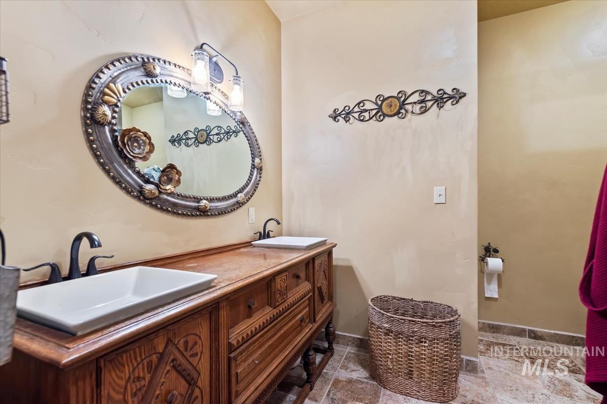 182 Southfork Rd, Garden Valley, Idaho 83622, 5 Bedrooms, 3 Bathrooms, Residential For Sale, Price $1,400,000,MLS 98968313