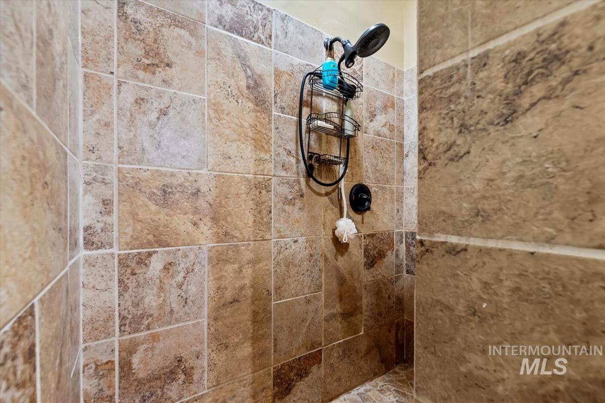 182 Southfork Rd, Garden Valley, Idaho 83622, 5 Bedrooms, 3 Bathrooms, Residential For Sale, Price $1,400,000,MLS 98968313