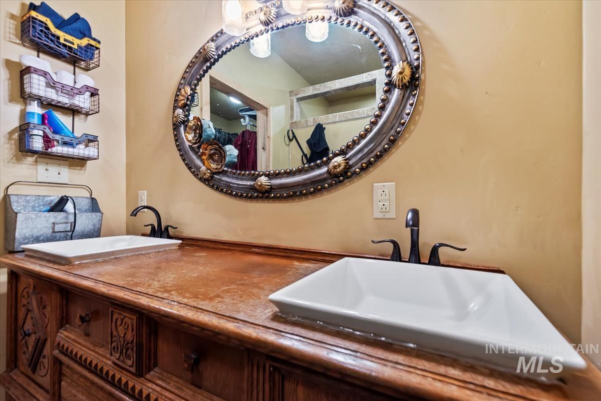 182 Southfork Rd, Garden Valley, Idaho 83622, 5 Bedrooms, 3 Bathrooms, Residential For Sale, Price $1,400,000,MLS 98968313