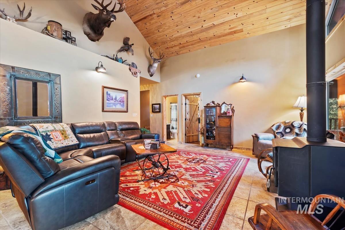 182 Southfork Rd, Garden Valley, Idaho 83622, 5 Bedrooms, 3 Bathrooms, Residential For Sale, Price $1,400,000,MLS 98968313