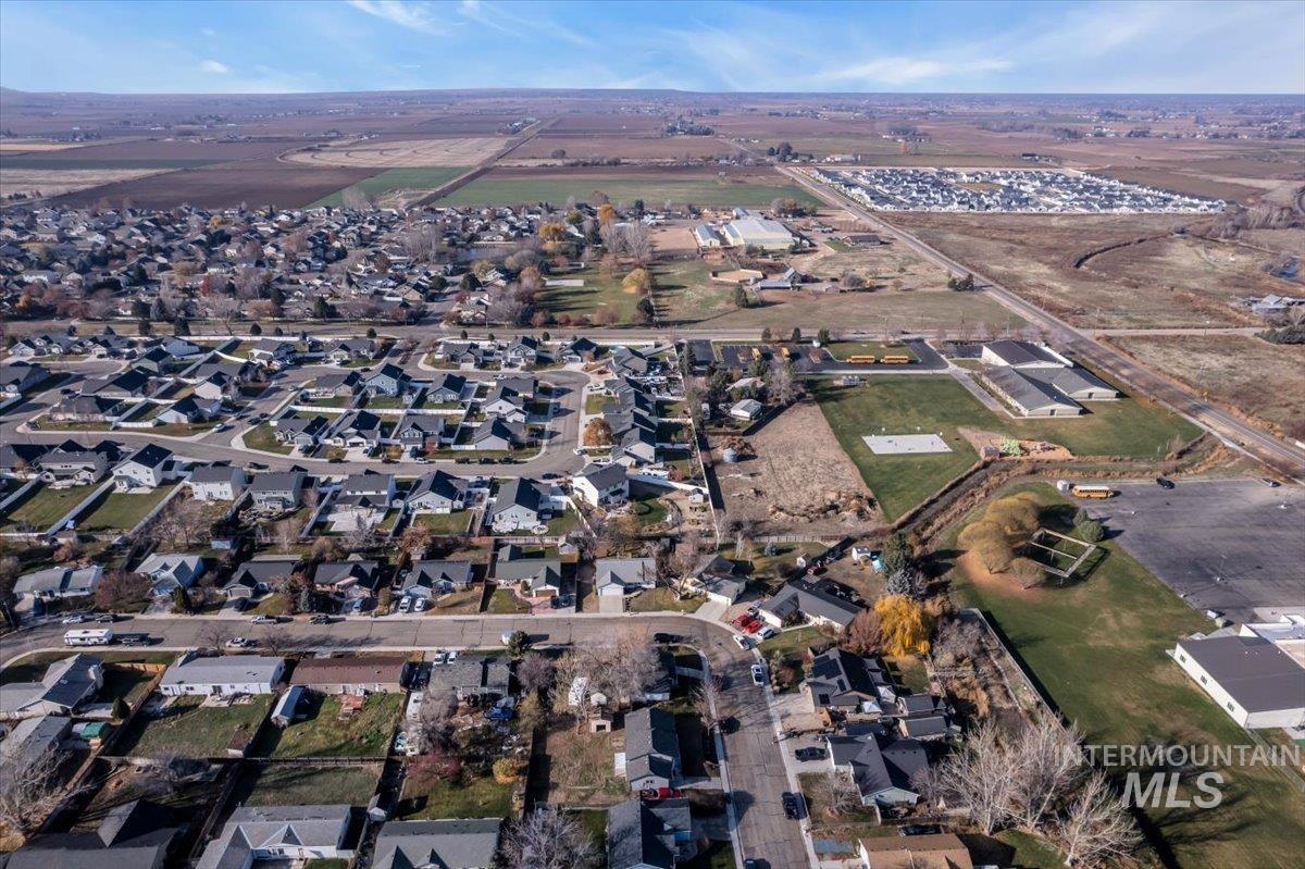 1331 W Curtner St, Kuna, Idaho 83634, 3 Bedrooms, 1.5 Bathrooms, Residential For Sale, Price $350,000,MLS 98968328