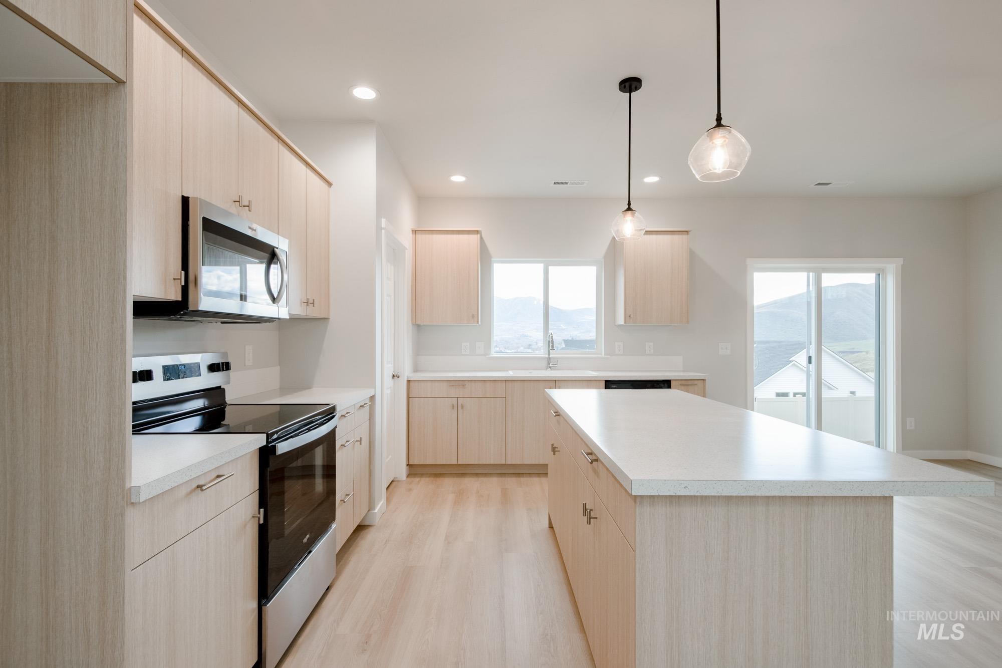 235 Caribou Ct, Horseshoe Bend, Idaho 83629, 3 Bedrooms, 2.5 Bathrooms, Residential For Sale, Price $419,990,MLS 98968335