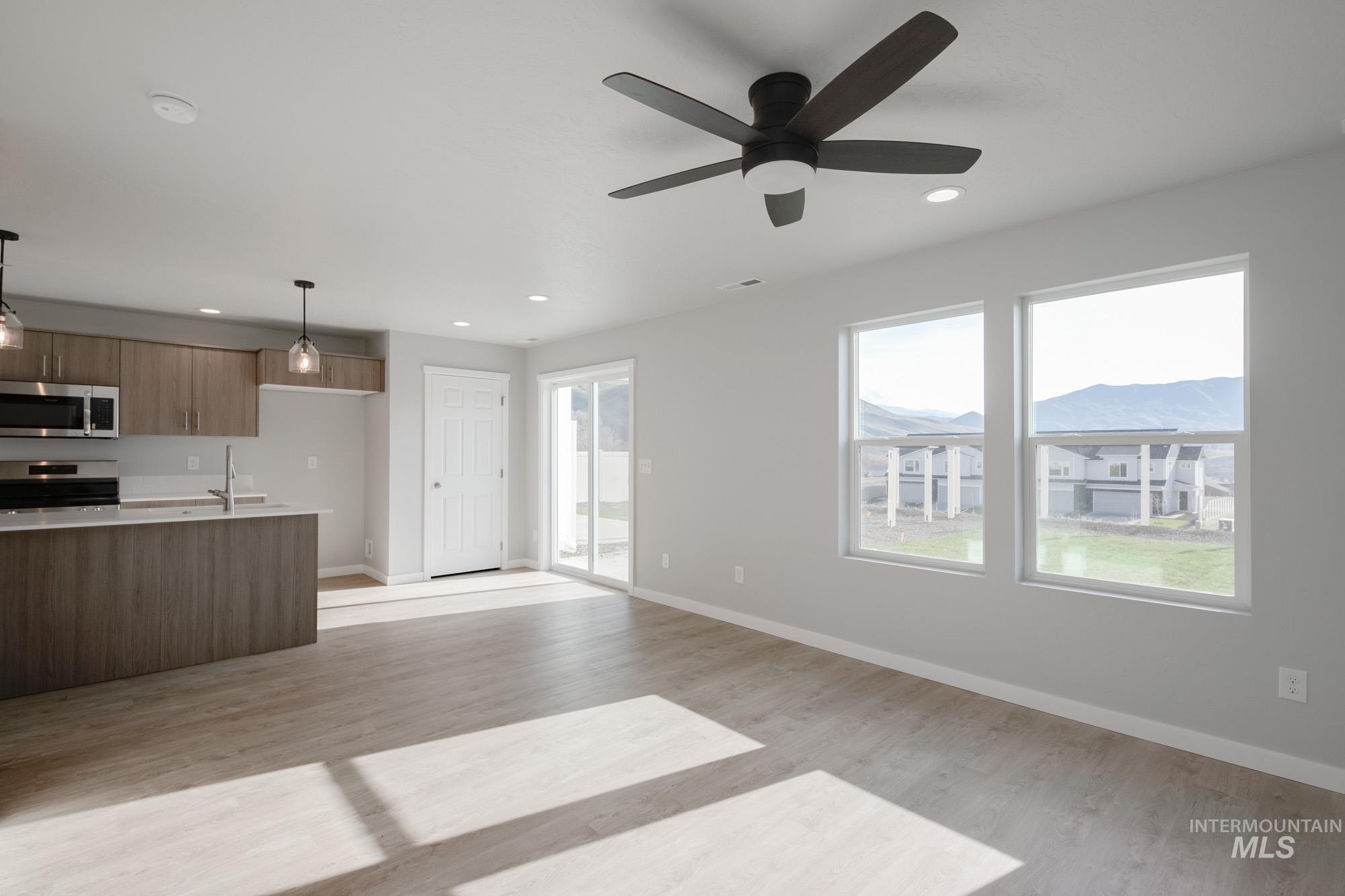 229 Moose St, Horseshoe Bend, Idaho 83629, 3 Bedrooms, 2.5 Bathrooms, Residential For Sale, Price $348,990,MLS 98968337