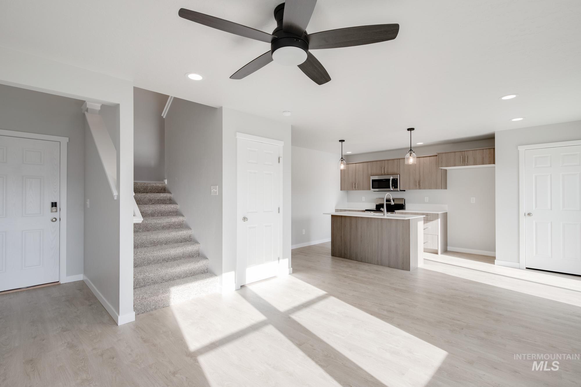 229 Moose St, Horseshoe Bend, Idaho 83629, 3 Bedrooms, 2.5 Bathrooms, Residential For Sale, Price $348,990,MLS 98968337