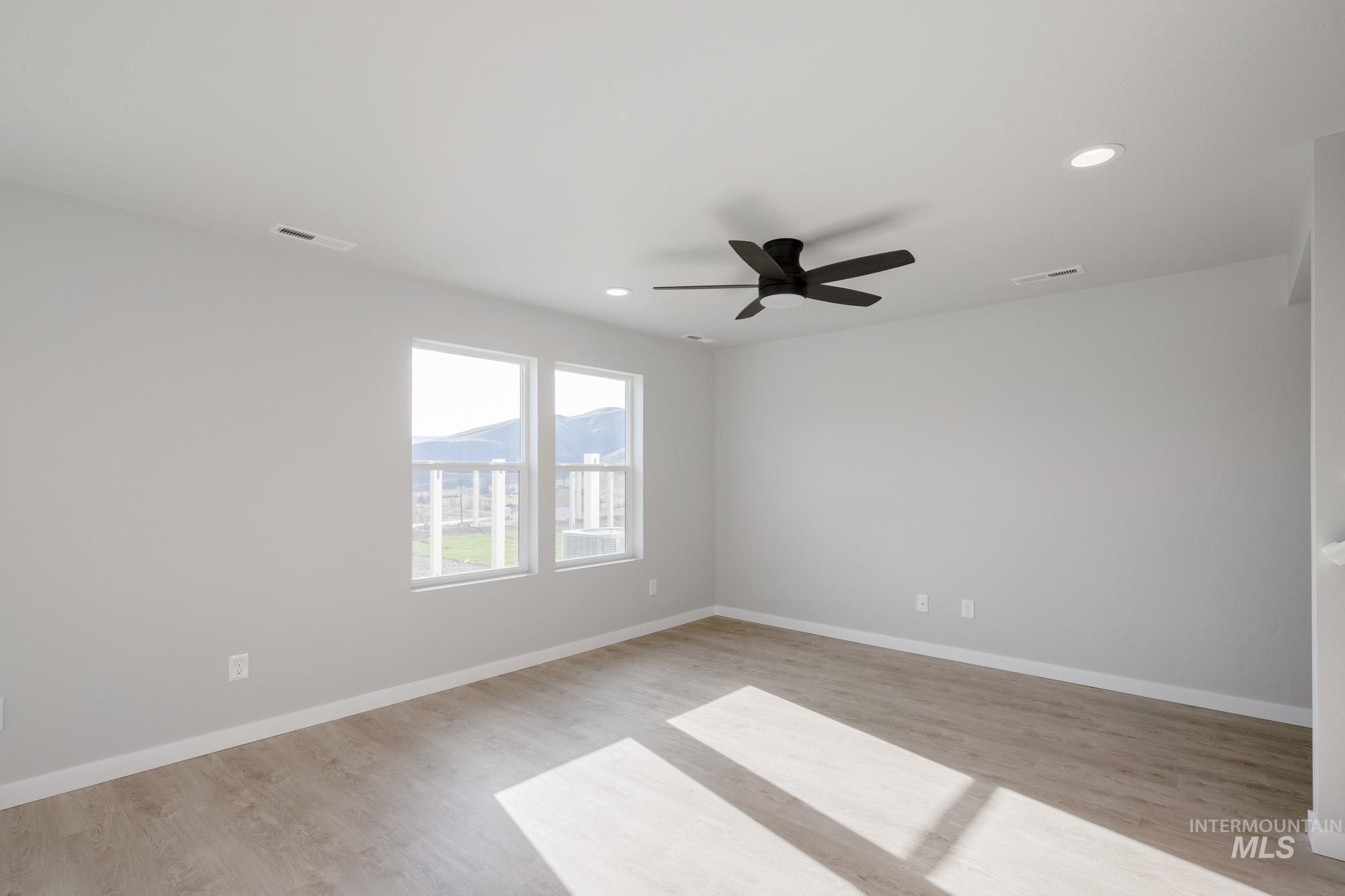 225 Moose St, Horseshoe Bend, Idaho 83629, 3 Bedrooms, 2.5 Bathrooms, Residential For Sale, Price $349,990,MLS 98968339