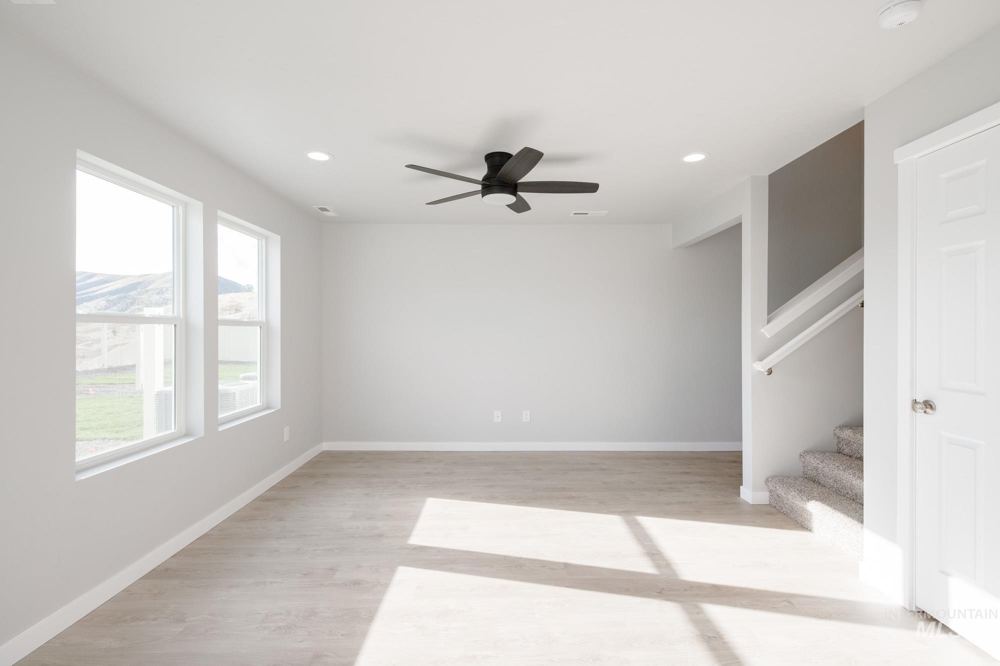 225 Moose St, Horseshoe Bend, Idaho 83629, 3 Bedrooms, 2.5 Bathrooms, Residential For Sale, Price $349,990,MLS 98968339