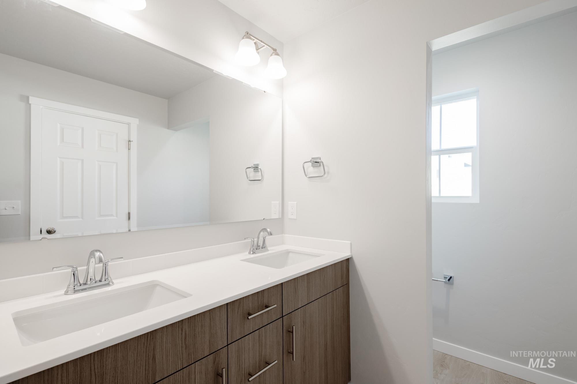 225 Moose St, Horseshoe Bend, Idaho 83629, 3 Bedrooms, 2.5 Bathrooms, Residential For Sale, Price $349,990,MLS 98968339