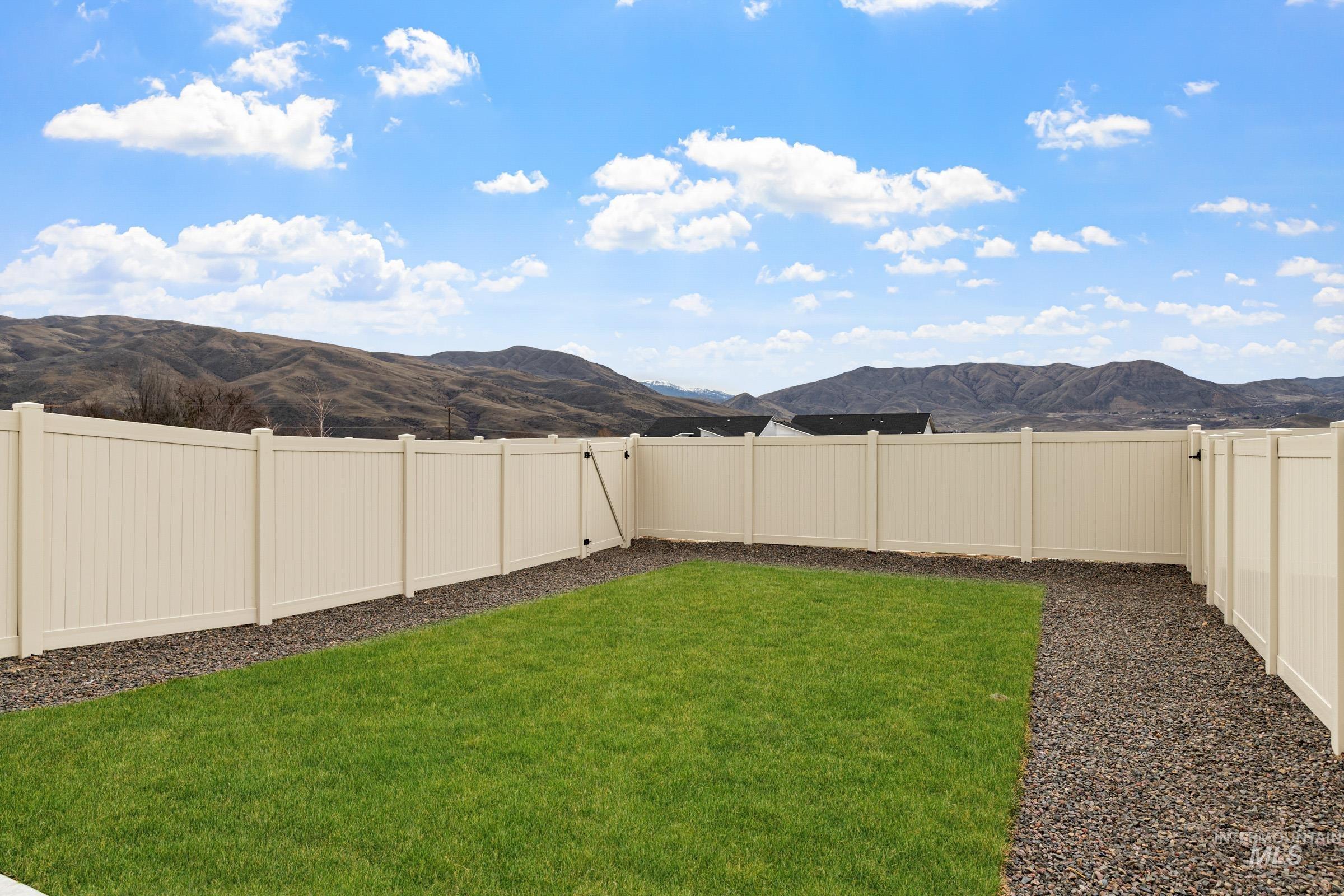 225 Moose St, Horseshoe Bend, Idaho 83629, 3 Bedrooms, 2.5 Bathrooms, Residential For Sale, Price $349,990, 98968339