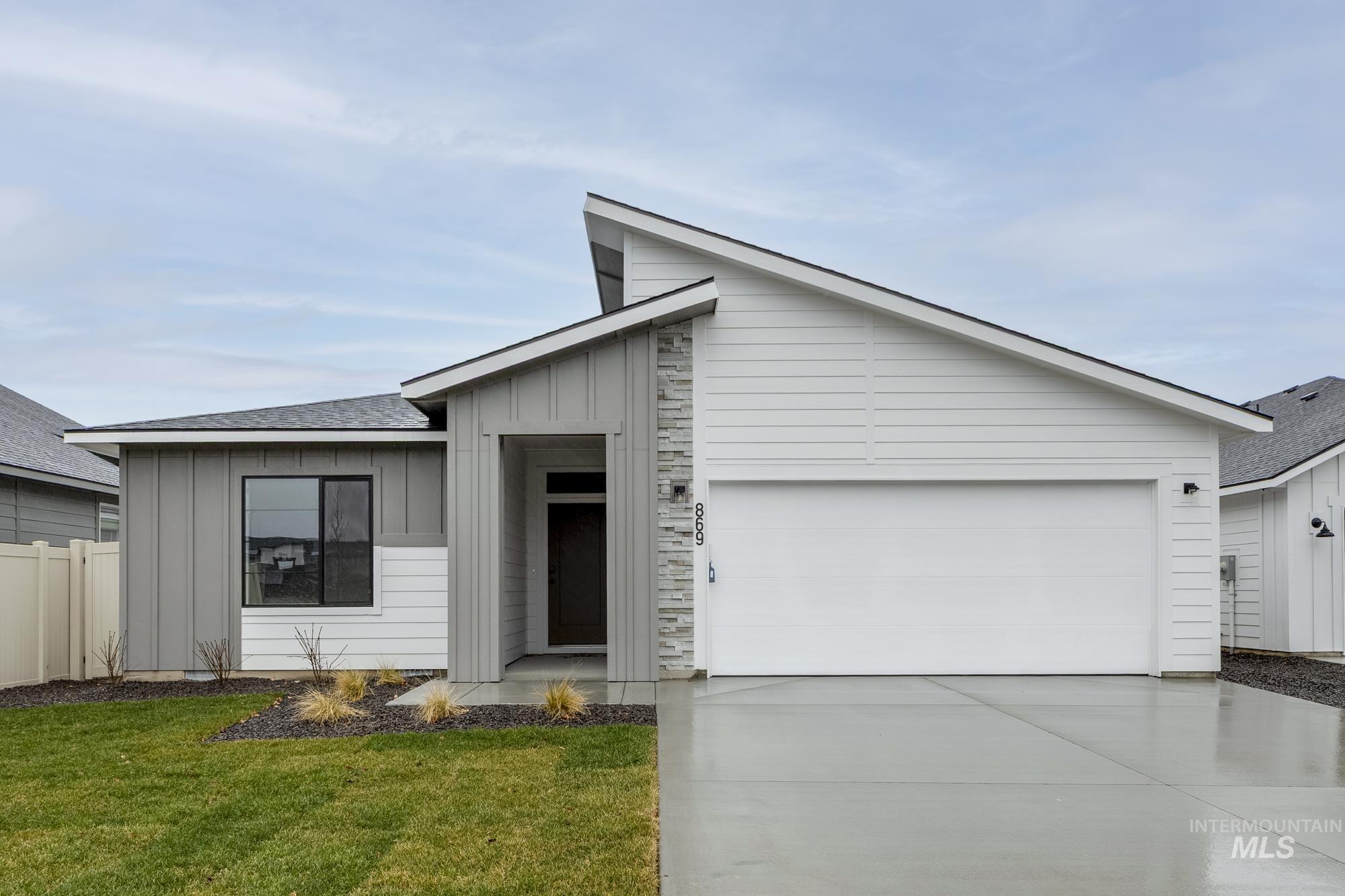 869 N Aleppo Way, Meridian, Idaho 83642, 4 Bedrooms, 2 Bathrooms, Residential For Sale, Price $468,990,MLS 98968348