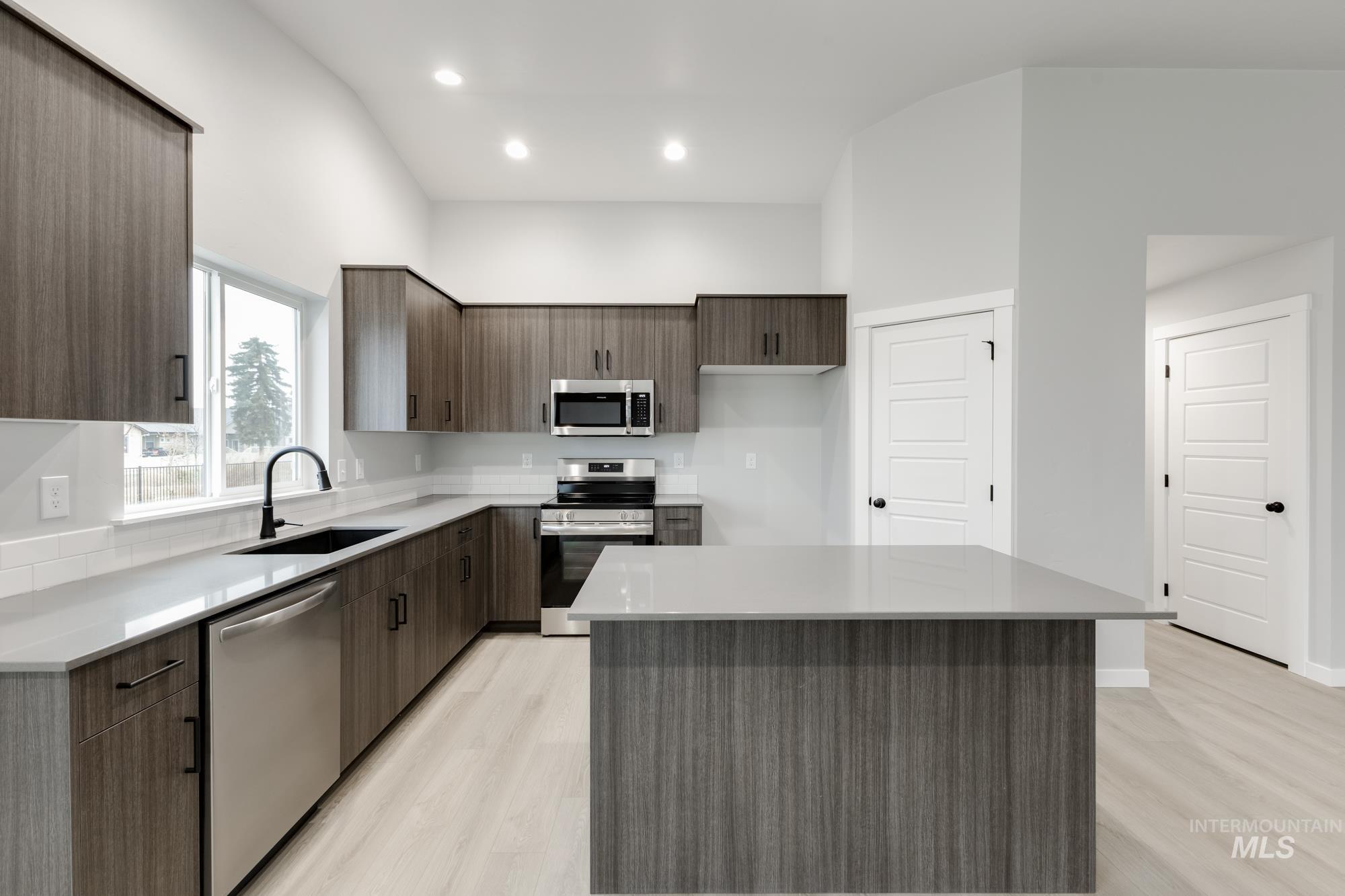 869 N Aleppo Way, Meridian, Idaho 83642, 4 Bedrooms, 2 Bathrooms, Residential For Sale, Price $468,990,MLS 98968348