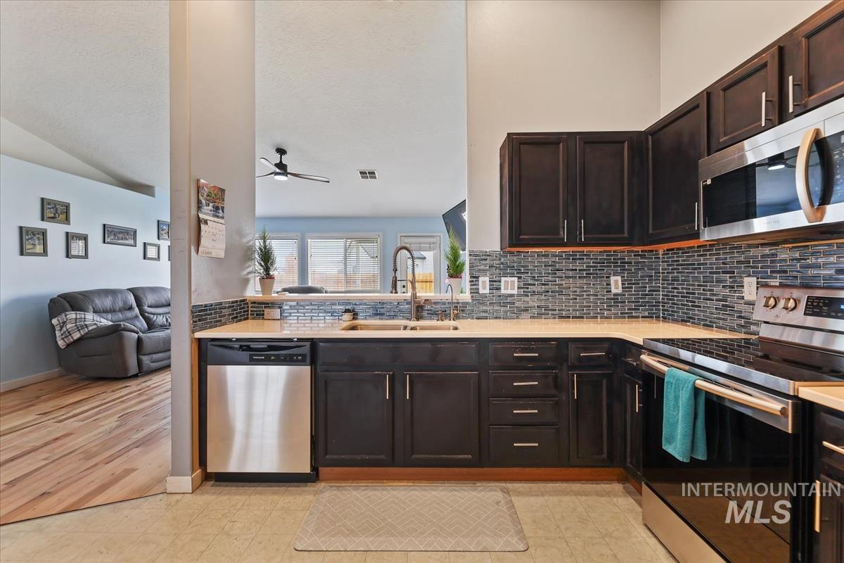 3819 Topeka Ave, Caldwell, Idaho 83605, 3 Bedrooms, 2 Bathrooms, Residential For Sale, Price $359,900,MLS 98968350