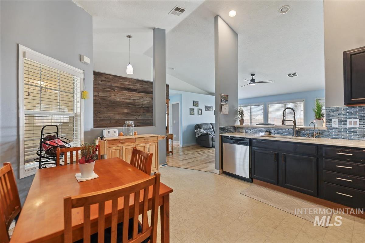 3819 Topeka Ave, Caldwell, Idaho 83605, 3 Bedrooms, 2 Bathrooms, Residential For Sale, Price $359,900,MLS 98968350