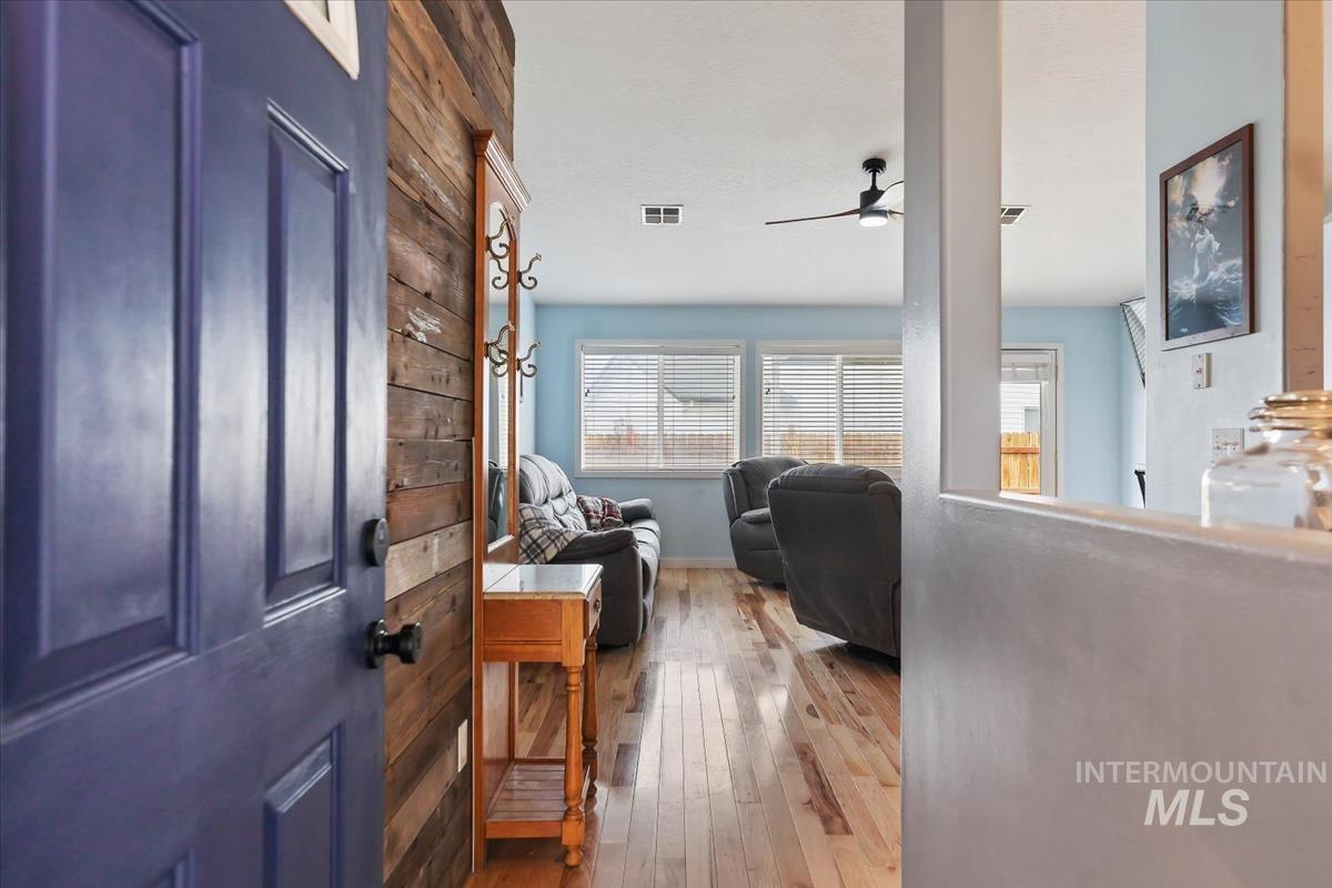 3819 Topeka Ave, Caldwell, Idaho 83605, 3 Bedrooms, 2 Bathrooms, Residential For Sale, Price $359,900,MLS 98968350