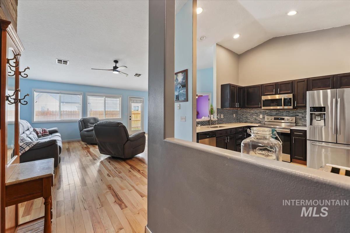 3819 Topeka Ave, Caldwell, Idaho 83605, 3 Bedrooms, 2 Bathrooms, Residential For Sale, Price $359,900,MLS 98968350